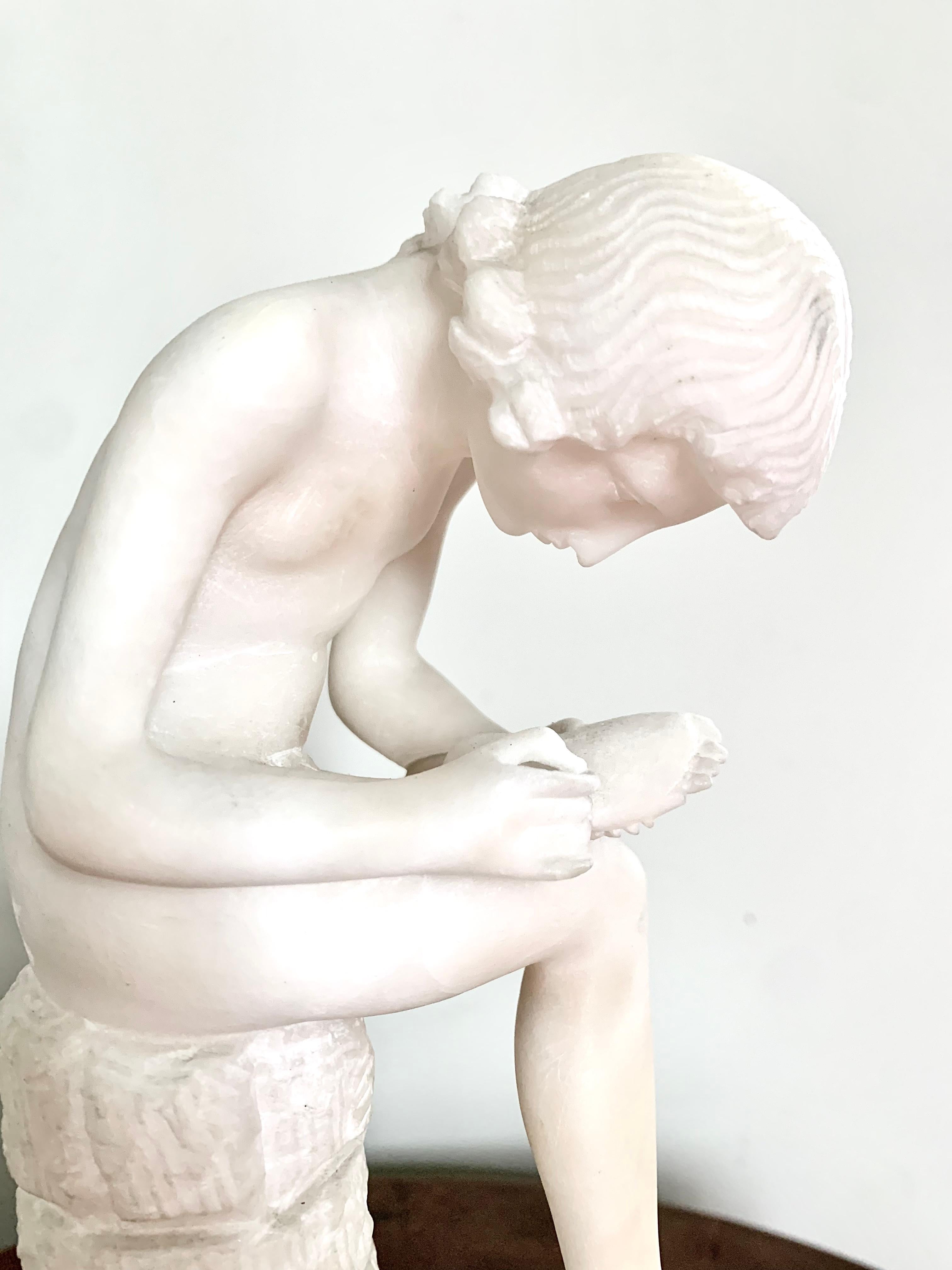 XIXe siècle Sculpture Spinaro en albtre du 19me sicle - Boy With Thorn en vente