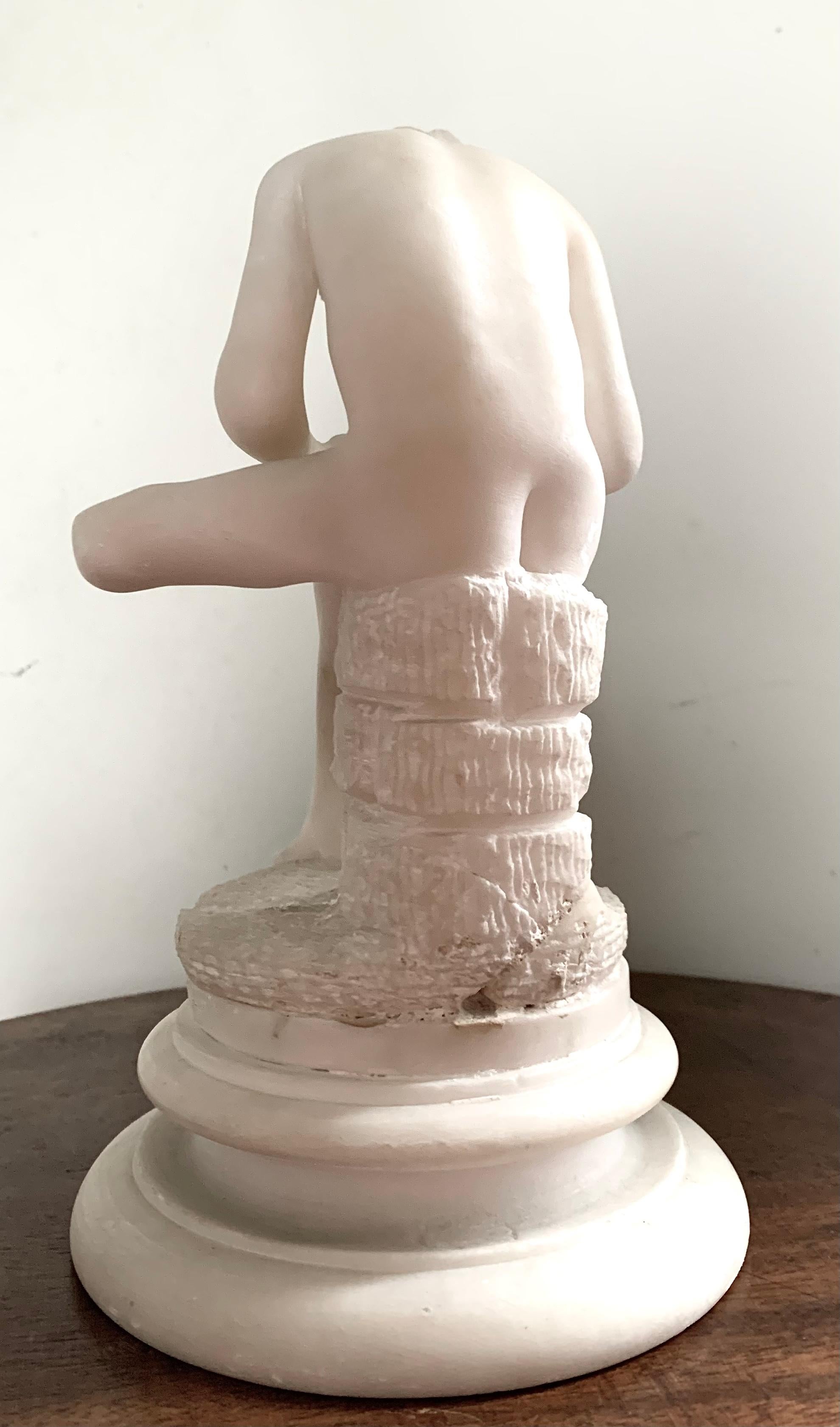 Sculpture Spinaro en albtre du 19me sicle - Boy With Thorn en vente 1
