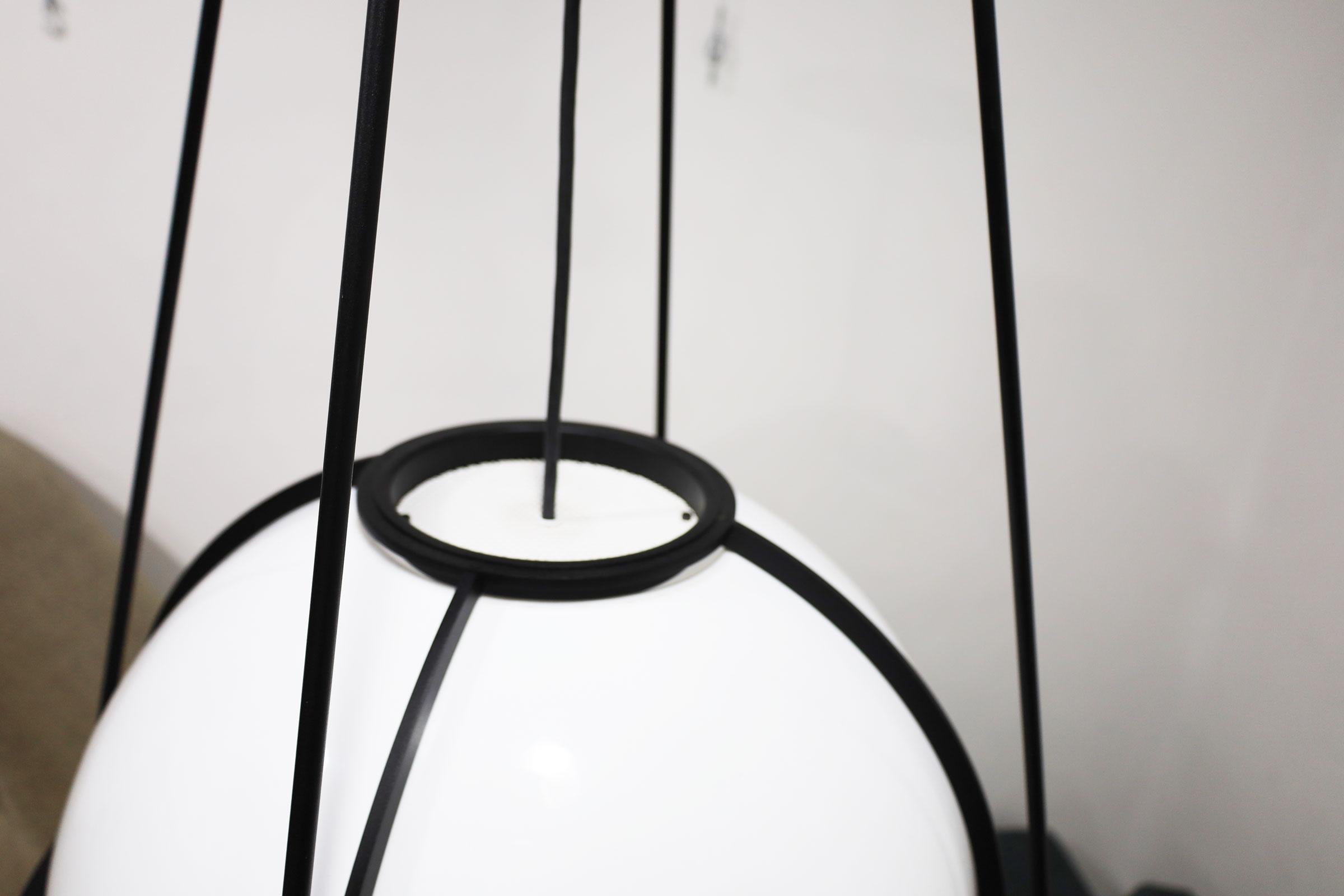 Moderno Lampadario Boyd's Globe in nero in vendita