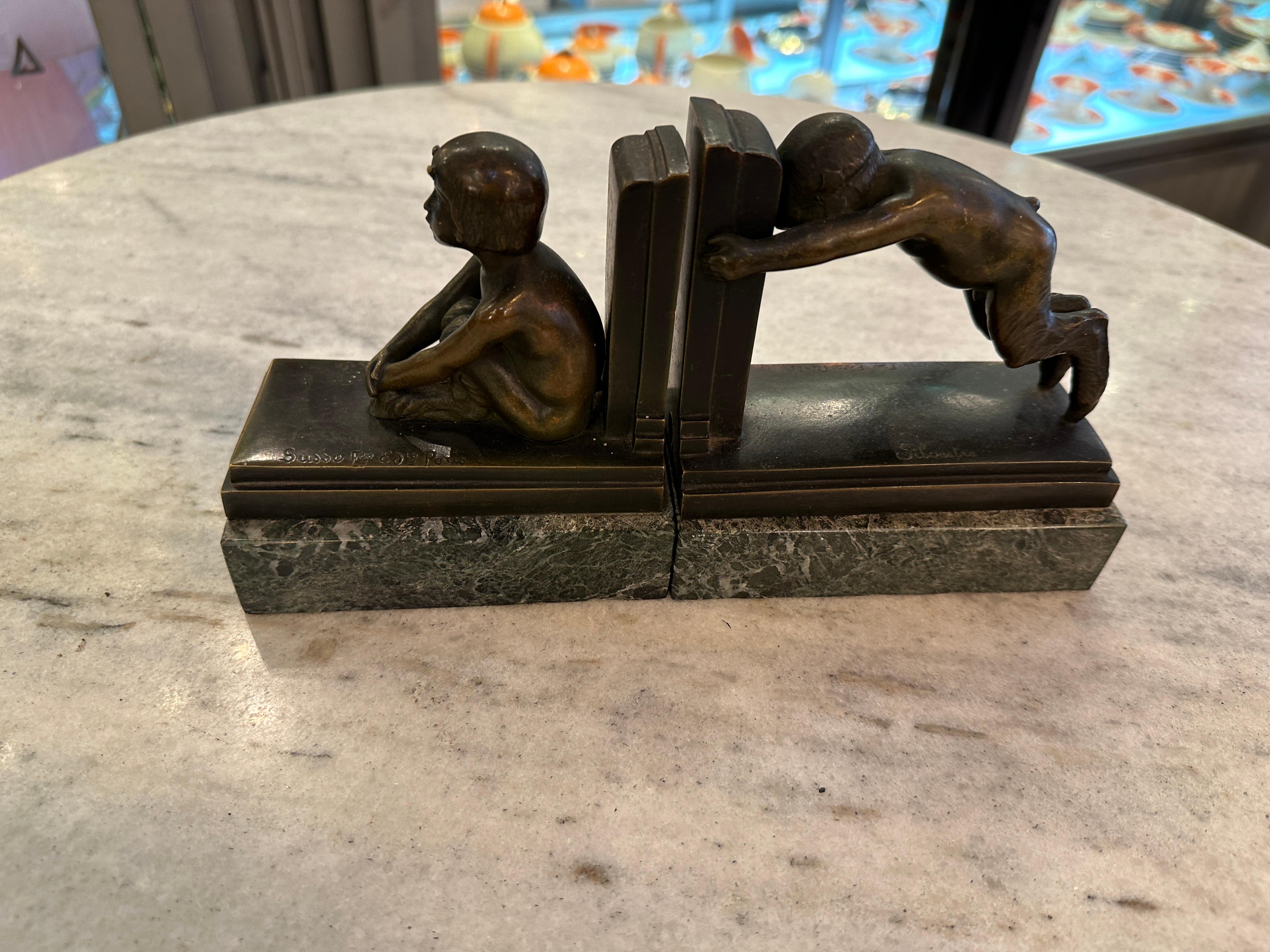 Serre-livres garçons en bronze et marbre, France, style Art déco en vente 9