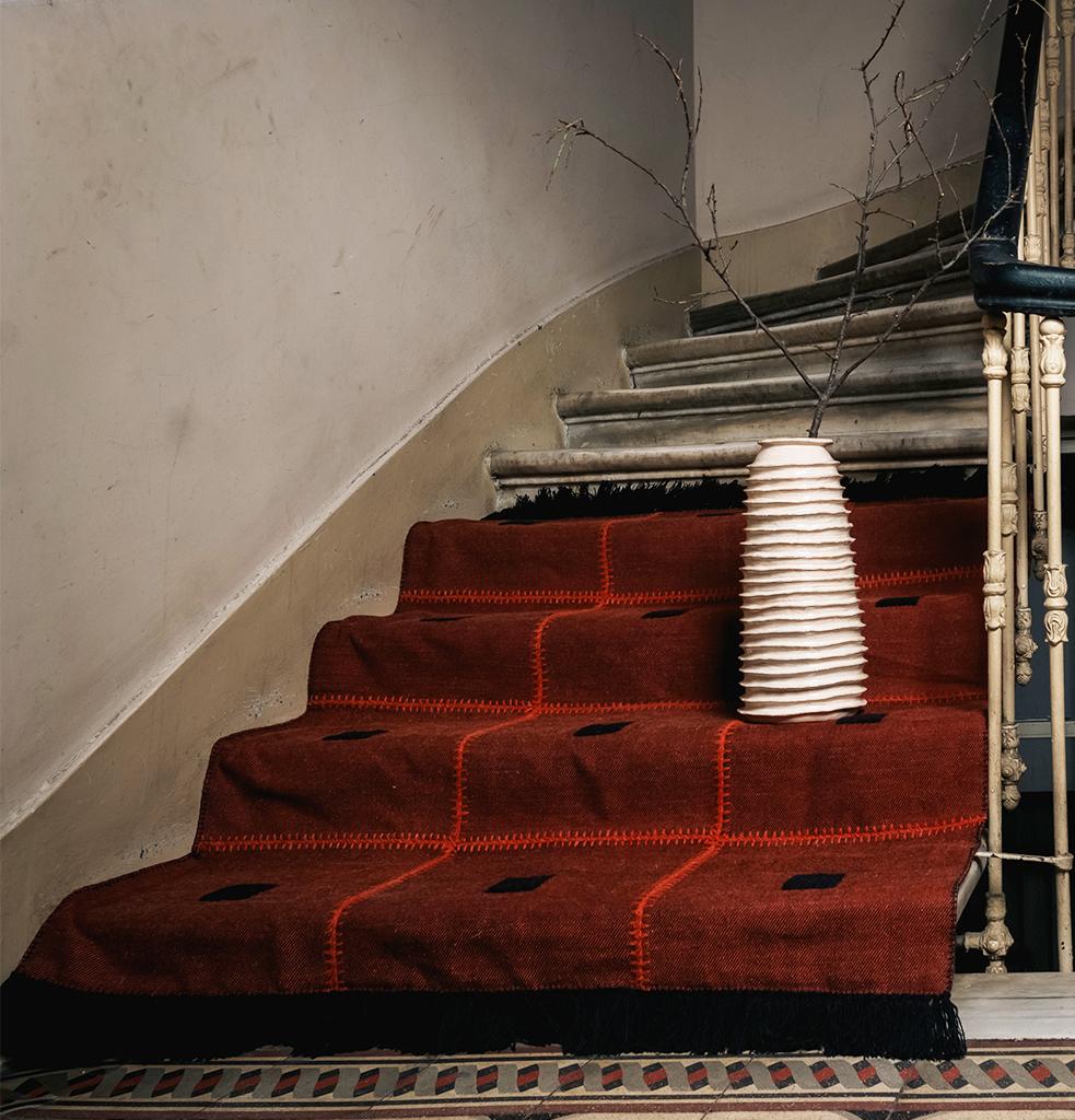 Laine Tapis tissé BOZ rouge carreaux Moyen Hermhaus en vente