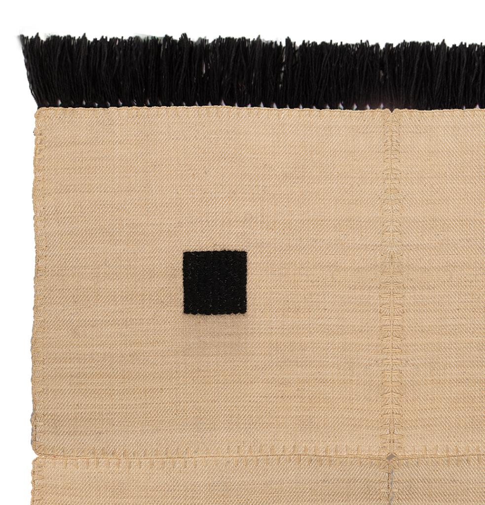 Tissé à la main BOZ Woven Rug Tile Red Small d'Hermhaus en vente