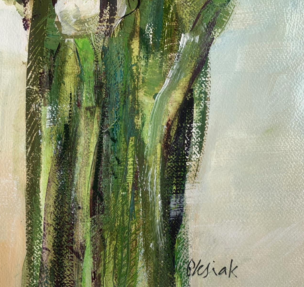 Bodegón floral figurativo contemporáneo pintado al gouache sobre cartón por la artista polaca Bozena Lesiak. 

BOŻENA LESIAK (nacida en 1952) Estudió en la facultad de pintura de la Academia de Bellas Artes de Cracovia entre 1972 y 1977. Participó