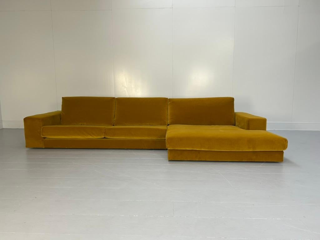 XXIe siècle et contemporain Canapé sectionnel BPA International 5 places en forme de L - en velours jaune moutarde en vente