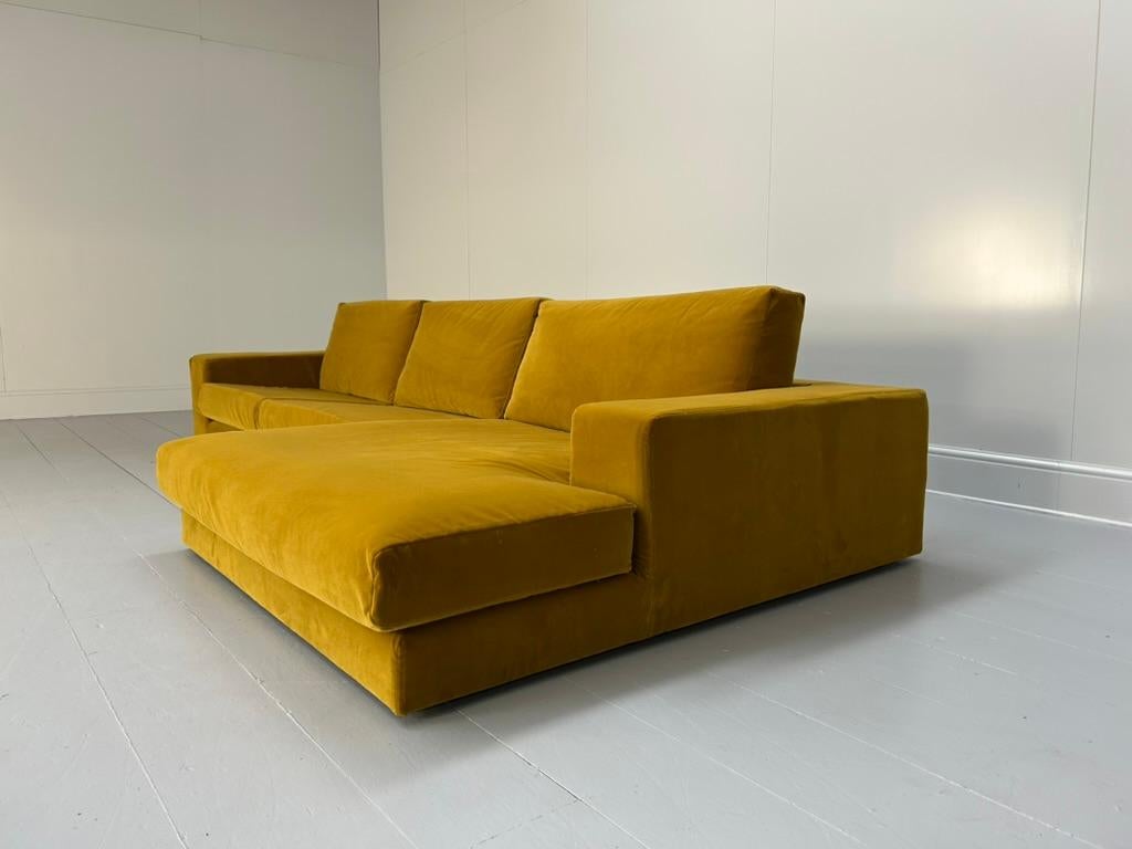 Canapé sectionnel BPA International 5 places en forme de L - en velours jaune moutarde en vente 1