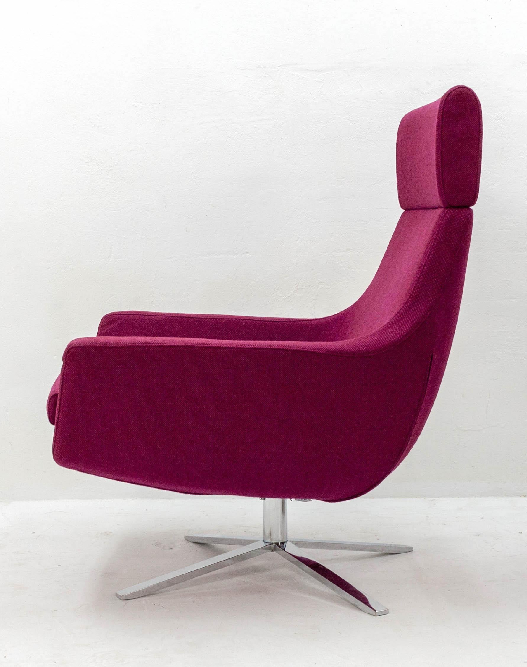 Futuristic lounge chair and matching ottoman from BPA International, Italy. Very exclusive contemporary design by Bob Anderson, this set is upholstered in an eye-catching fuchsia fabric. The chair also swivels on its base.

