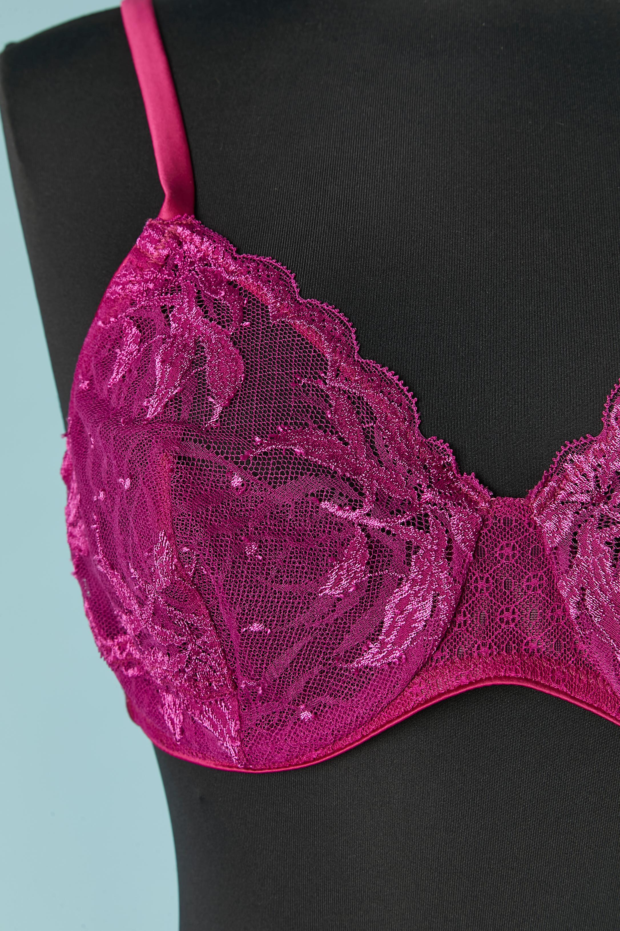 Black Bra and thong panty ensemble in fushia lace MALIZIA by LA PERLA For Sale