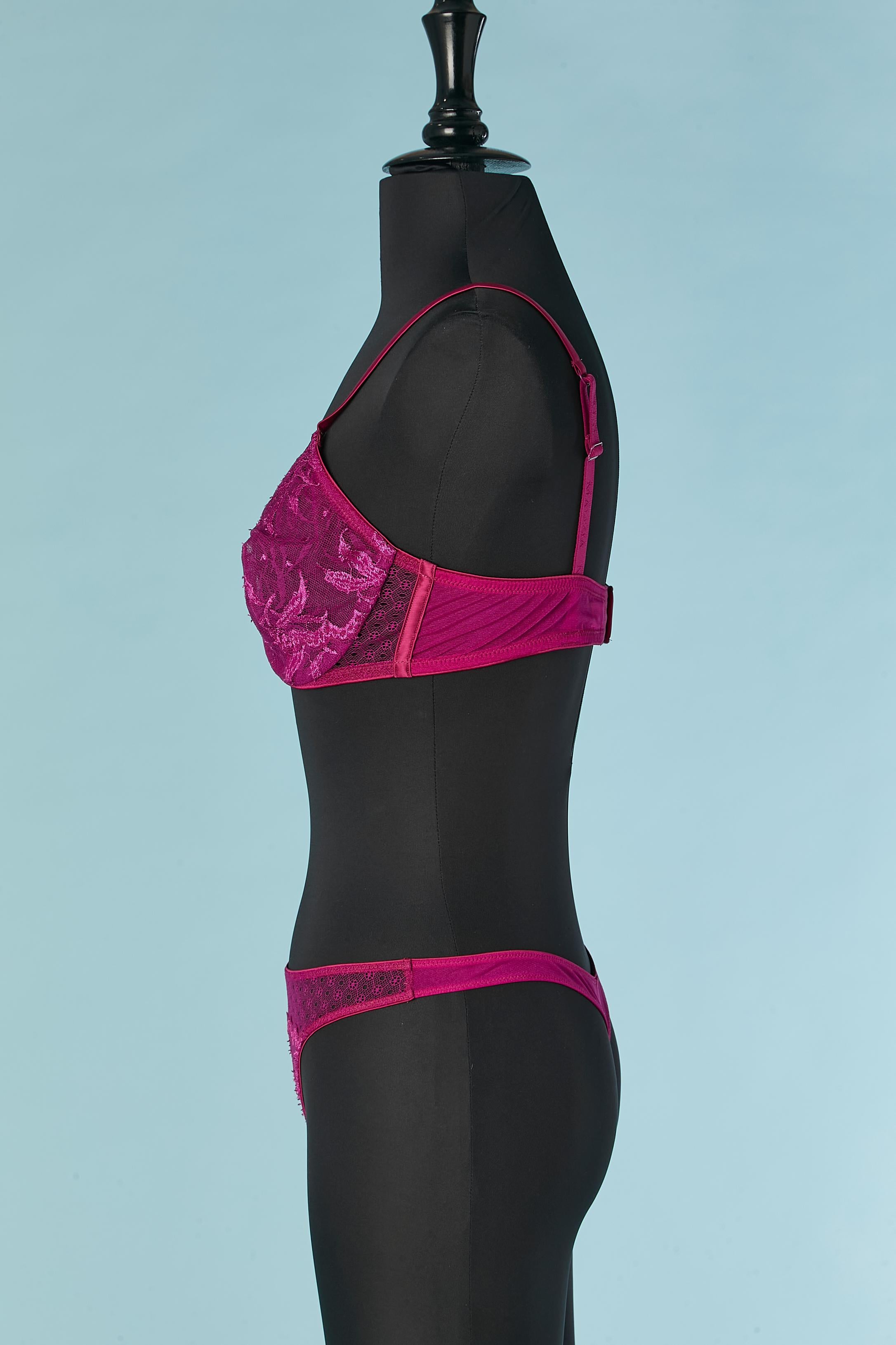 Women's Bra and thong panty ensemble in fushia lace MALIZIA by LA PERLA For Sale
