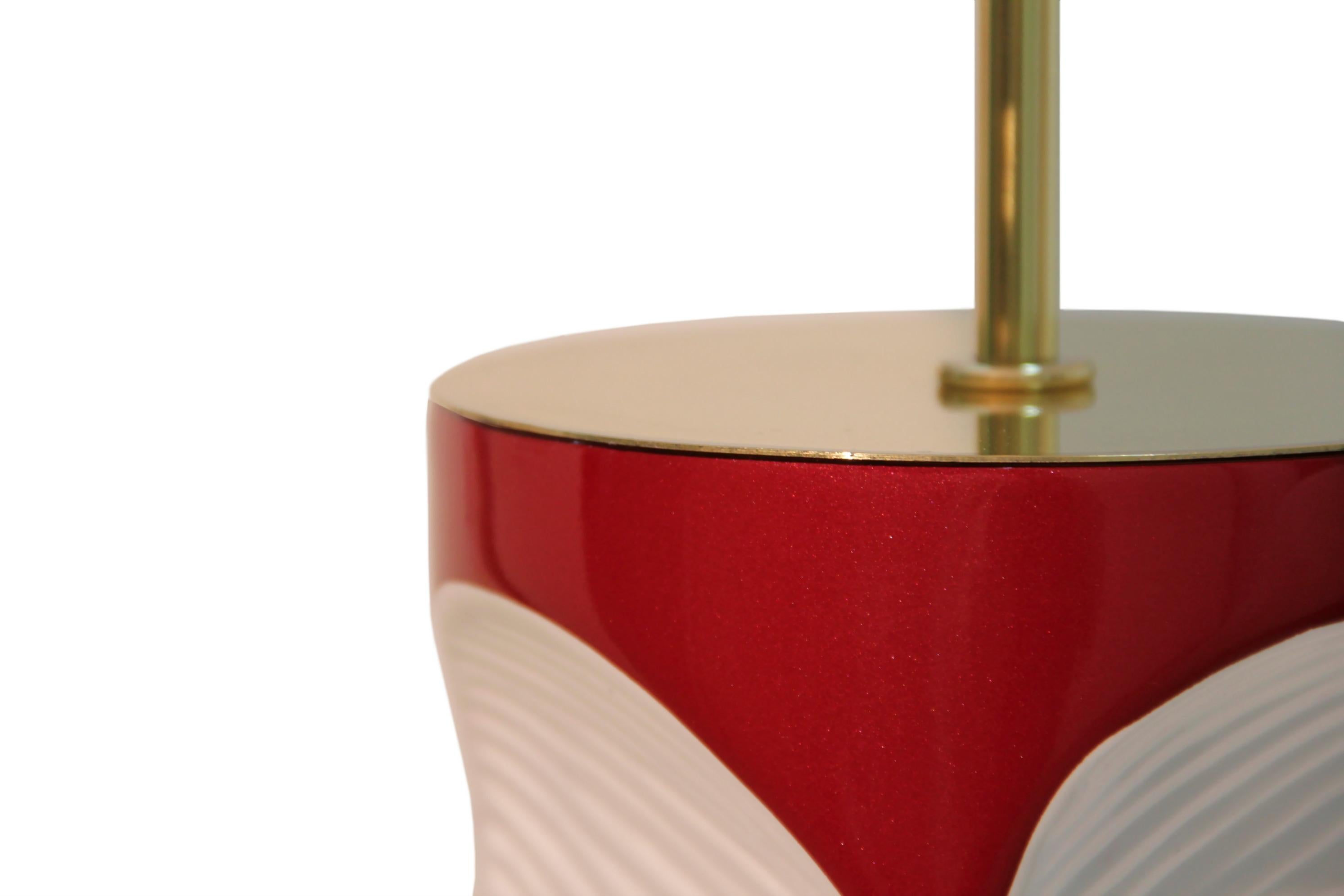 Mid-Century Modern Amik Table Lamp in Red with Polished Brass Details For Sale