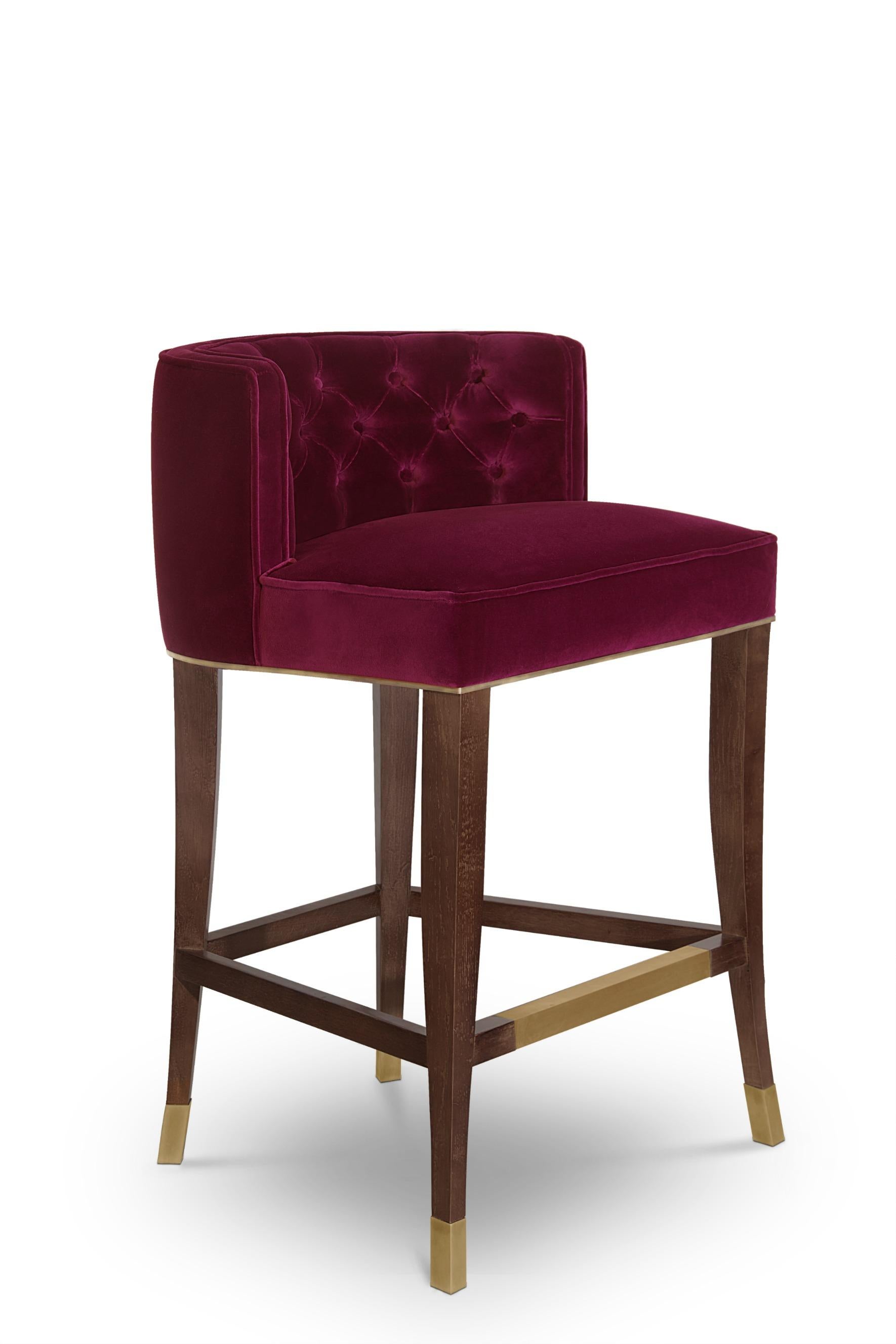 With origins in France, the House of Bourbon was a dynasty known for its class and luxury. Bourbon counter stool embodies this opulence through its button-tufted inner back, rich cotton velvet and legs in ash with walnut stain matte varnish. This