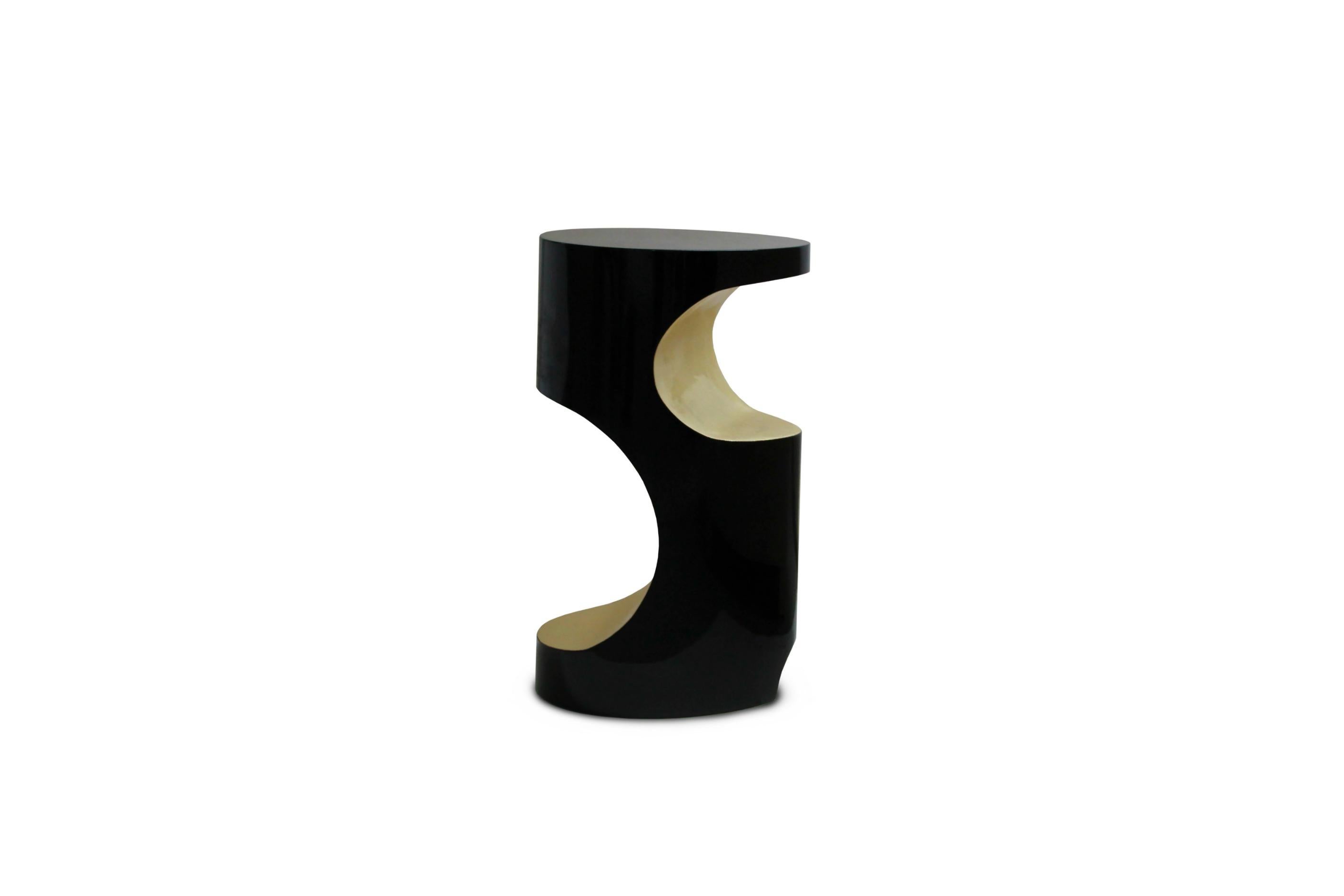 Bryce is a giant natural amphitheater caused by the erosion through the Paunsaugnt Plateau. BRYCE Side Table pays tribute to it through its unique design, fiberglass body & finishes in high gloss black lacquer with gold leaf. This small end table