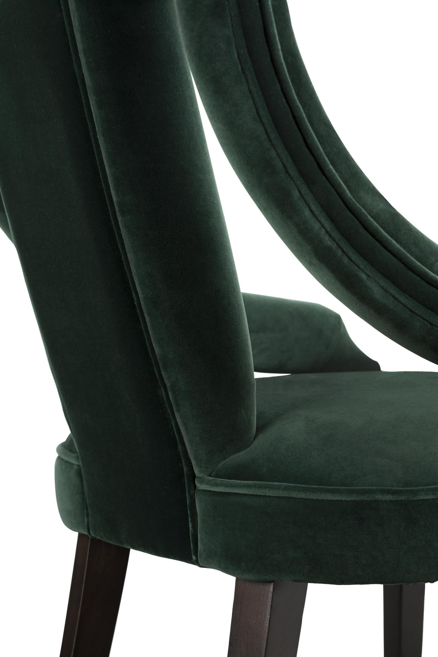 Chaise de salle à manger moderne Cayo en velours de coton avec pieds en bois par Brabbu Neuf - En vente à New York, NY