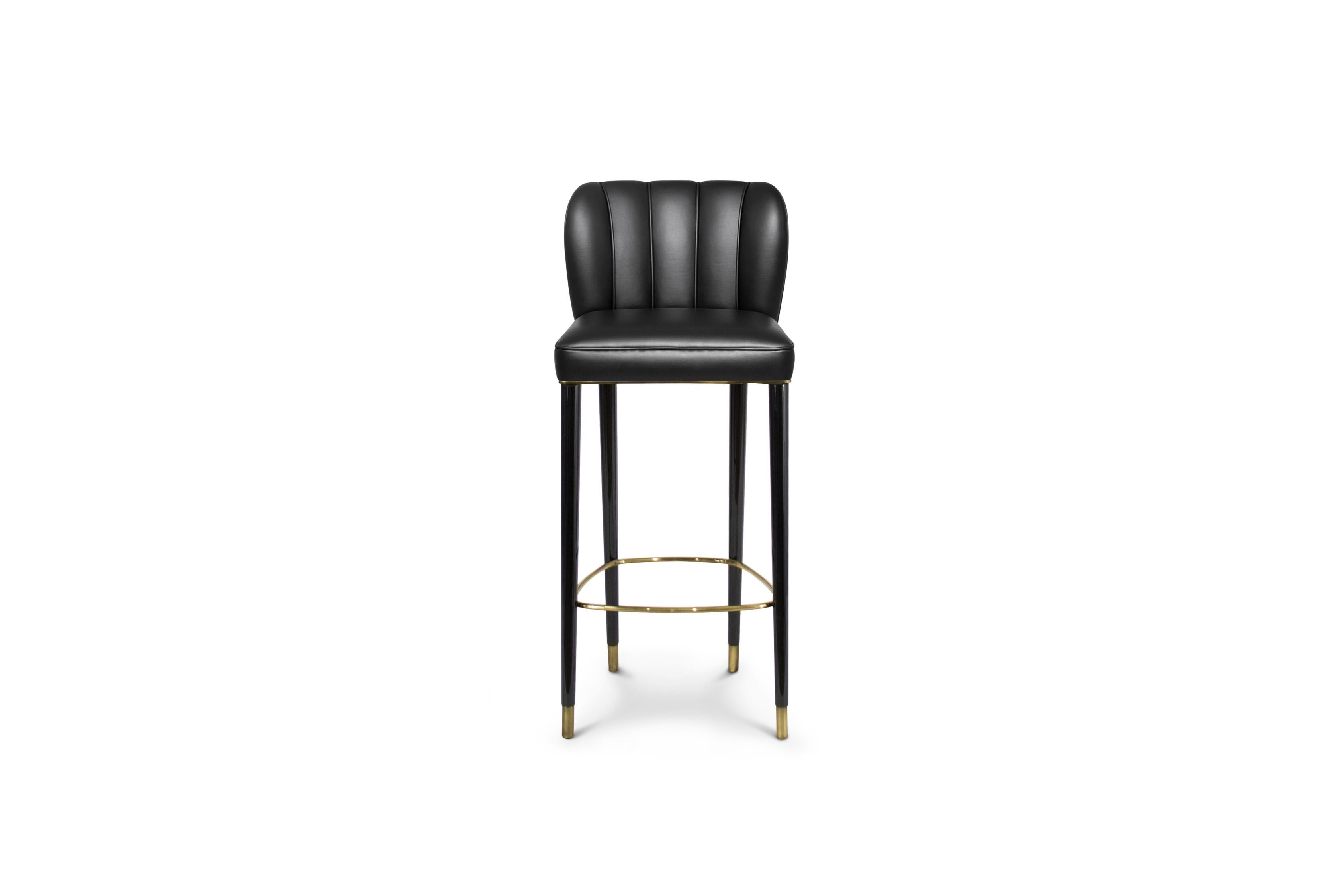 If Cleopatra was alive today, how would it be the furniture of her palace? This question dared our design team to create Dalyan bar chair. With legs in glossy black lacquer with glossy aged brass details, this Faux Leather bar stool breathes