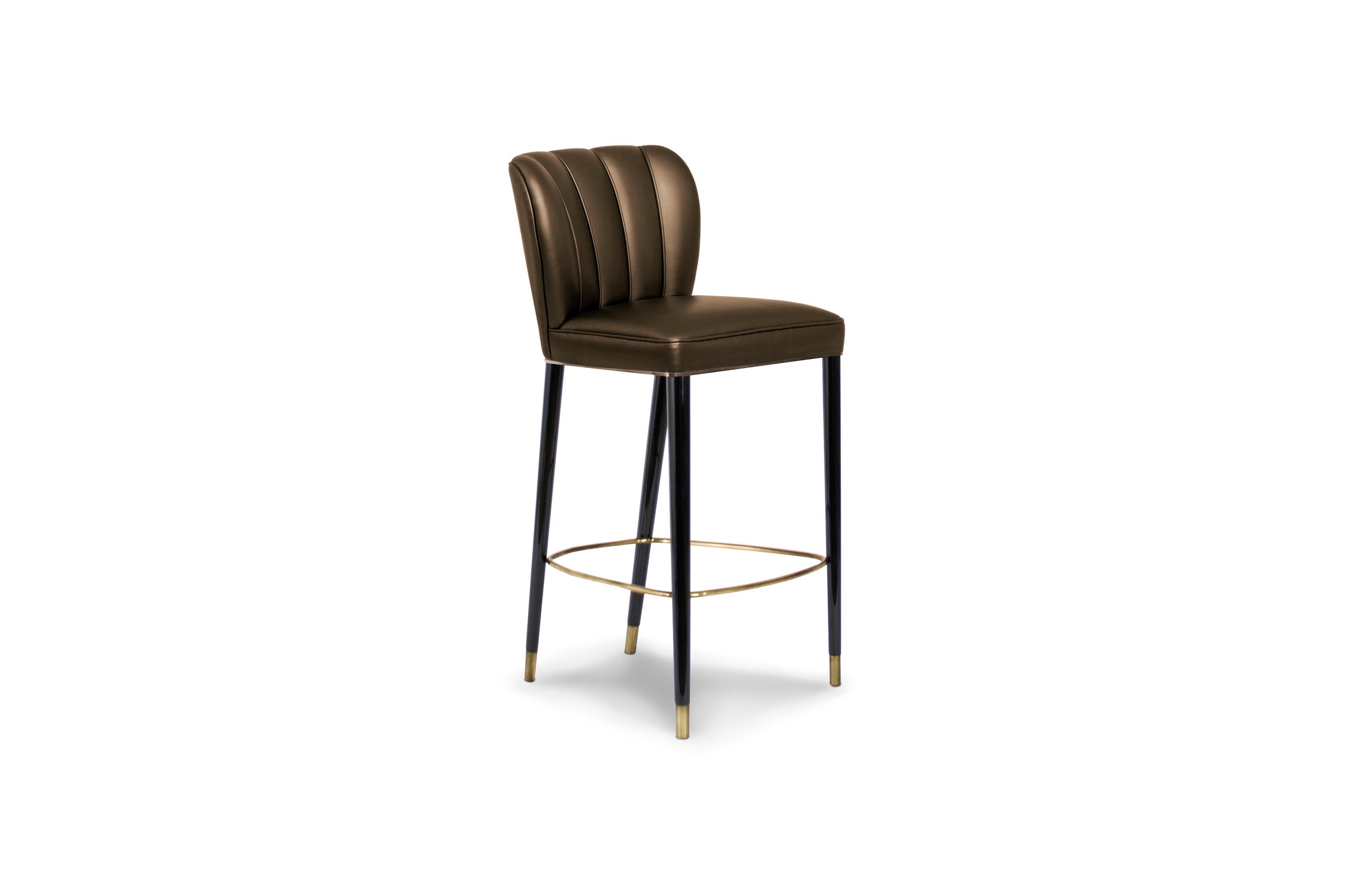 If Cleopatra was alive today, how would it be the furniture of her palace? This question dared our design team to create Dalyan counter stool. With legs in glossy black lacquer with glossy aged brass details, this Faux leather counter height stool