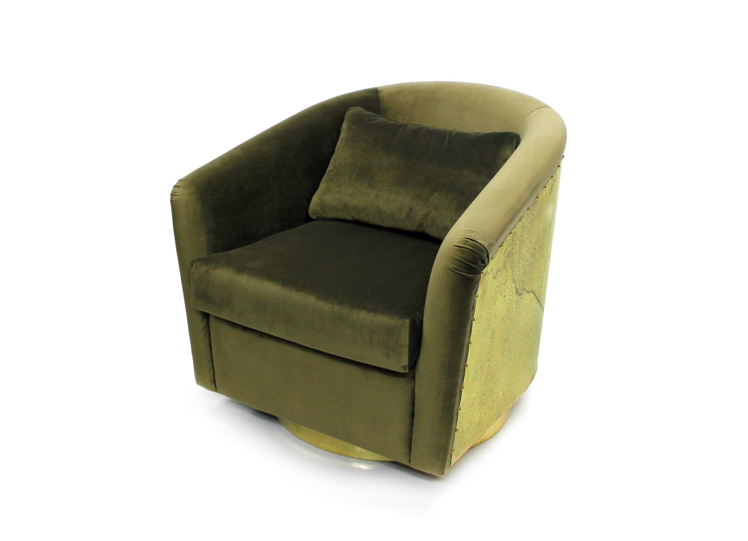 The compelling rotation of the earth around its own axis inspired the creation of earth armchair. Upholstered in cotton velvet, this armchair with shelter-style arms has a unique hammered brass back with golden polished nailhead trim. It is the