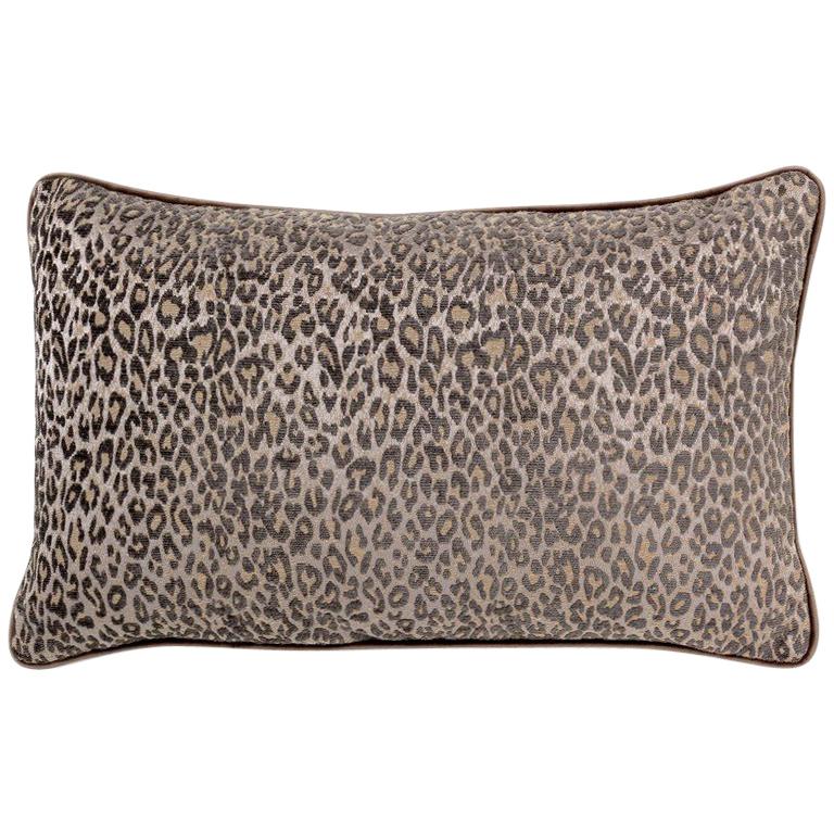 Brabbu Eclectic Pardus Pillow in Brown Animal Print Twill im Angebot