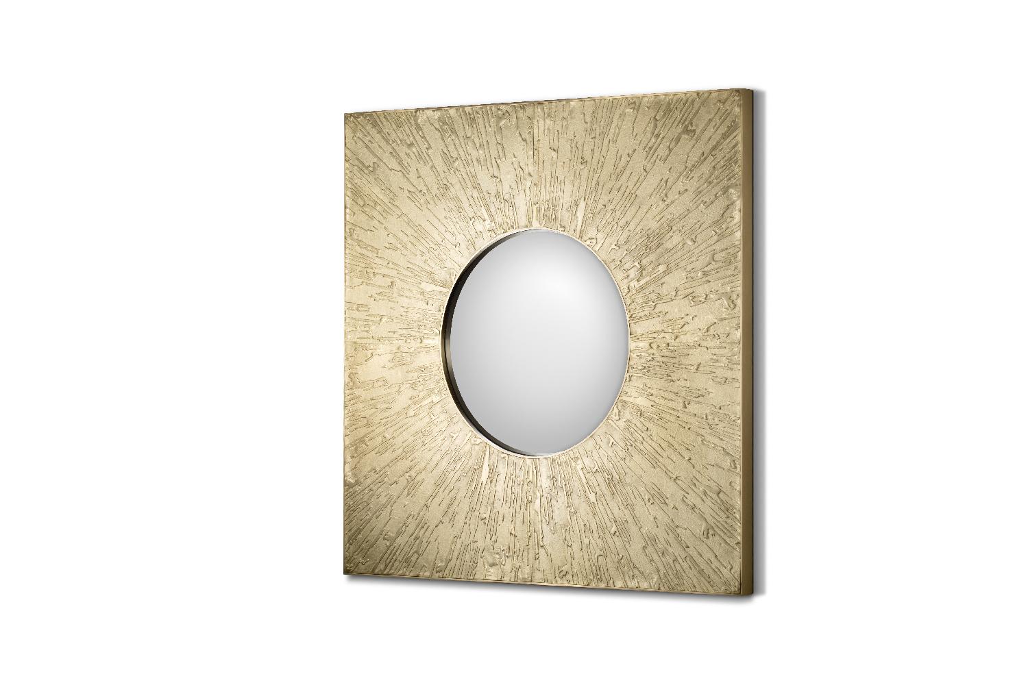 Huli is a tribe from Papua New Guinea known for painting their faces yellow, red and white to impress the enemy. This ritual was the inspiration behind Huli square mirror, made of matte casted brass. More than a wall mirror, it is a decorative item