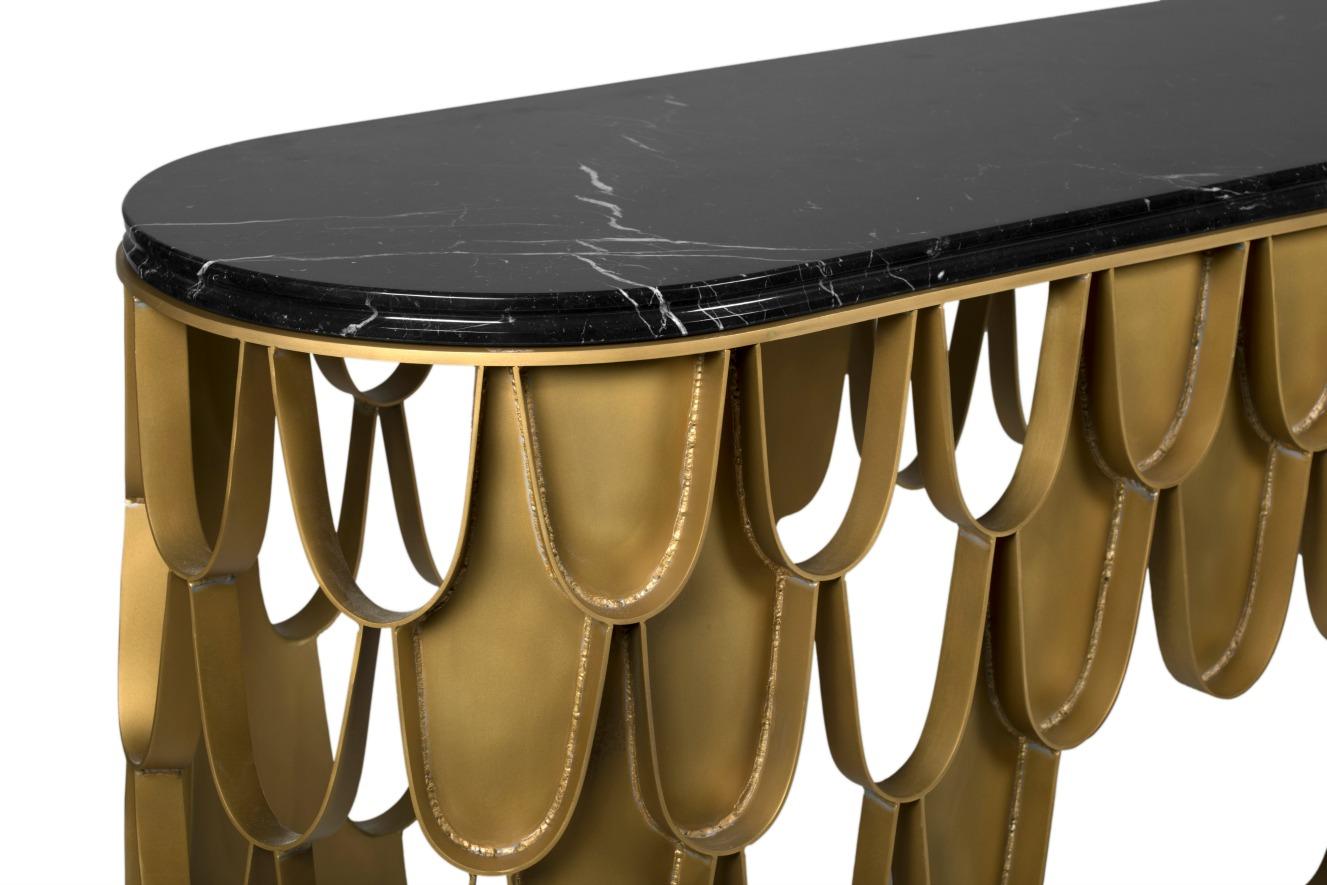 Koi Console Table in Brass with Marble Top In New Condition For Sale In New York, NY