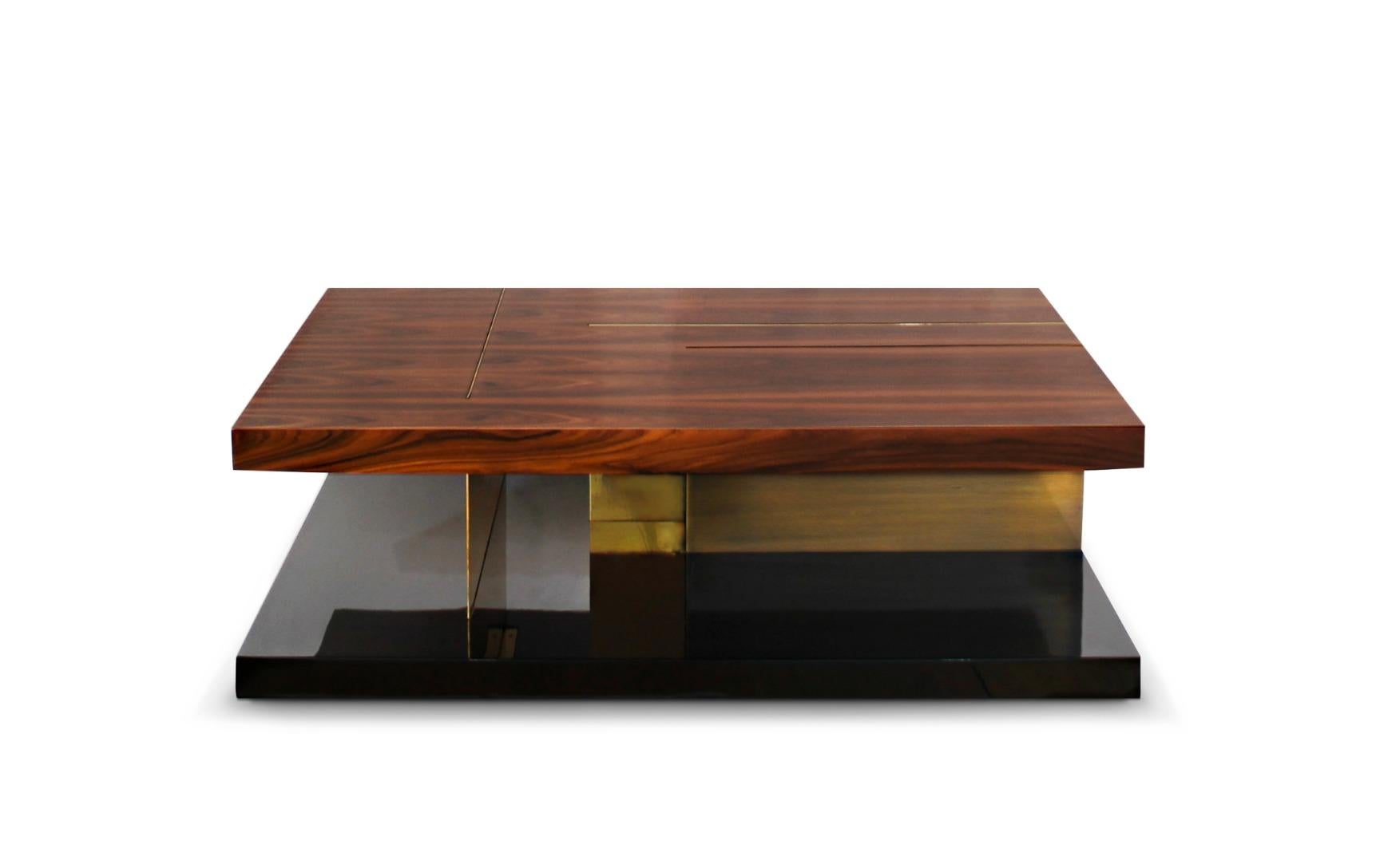 The Lowlands of Scotland is called Lallans, also designating the integration, blending, and the combination of some scots dialects. Lallan centre table combines four different materials as wood and brass. All these components cross and integrate
