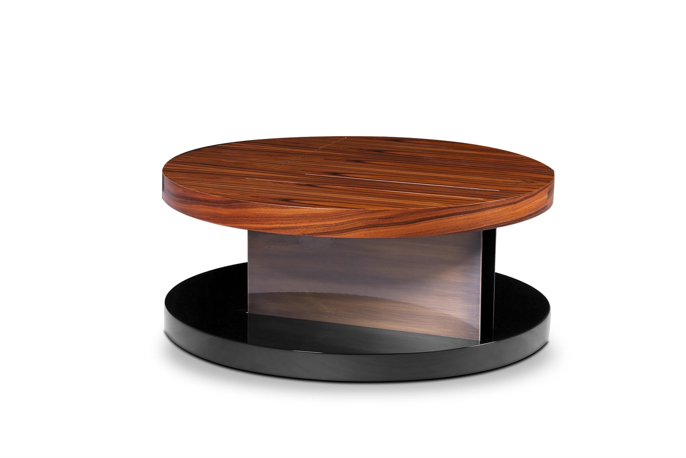 The lowlands of Scotland is called lallans, which also refers to a combination of some Scottish dialects. Just like lallans centre table combines four different materials and finishes, such as palisander wood veneer, black lacquer, polished brass