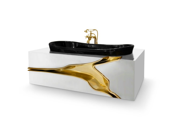 Lapiaz is the name given to the typical karst Formations produced by surface dissolution of limestone rocks. It can also be caused by freezing and thawing in cold climates. This is how Lapiaz luxury bathtub emerged. Imagine a stone freeze and