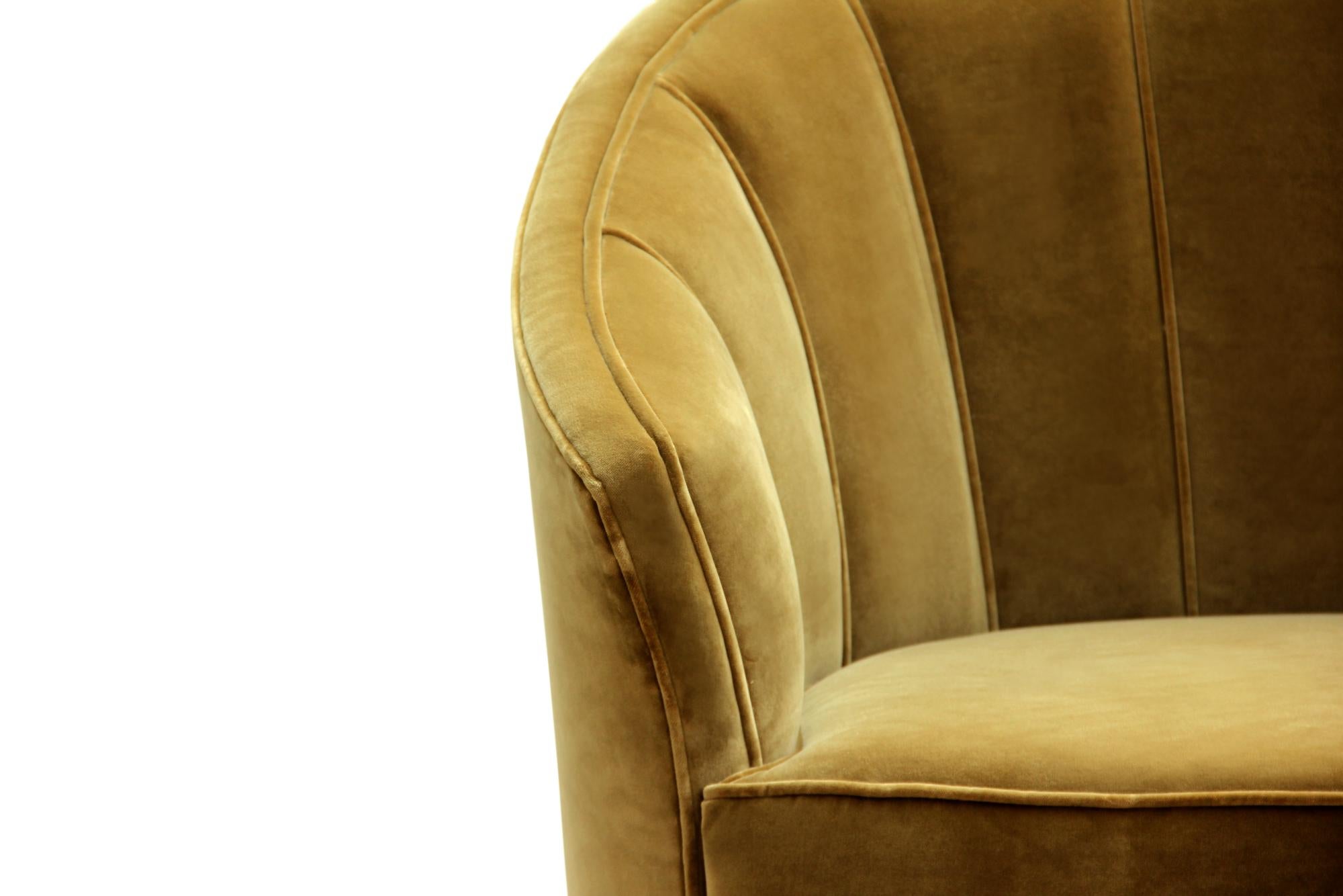 The Maya civilization had maize as one of the primary elements of their culture. Personified as a woman, Maya’s Maize God was the inspiration behind Maya upholstered chair. With legs in matte aged brass, this velvet accent chair has the sensual and