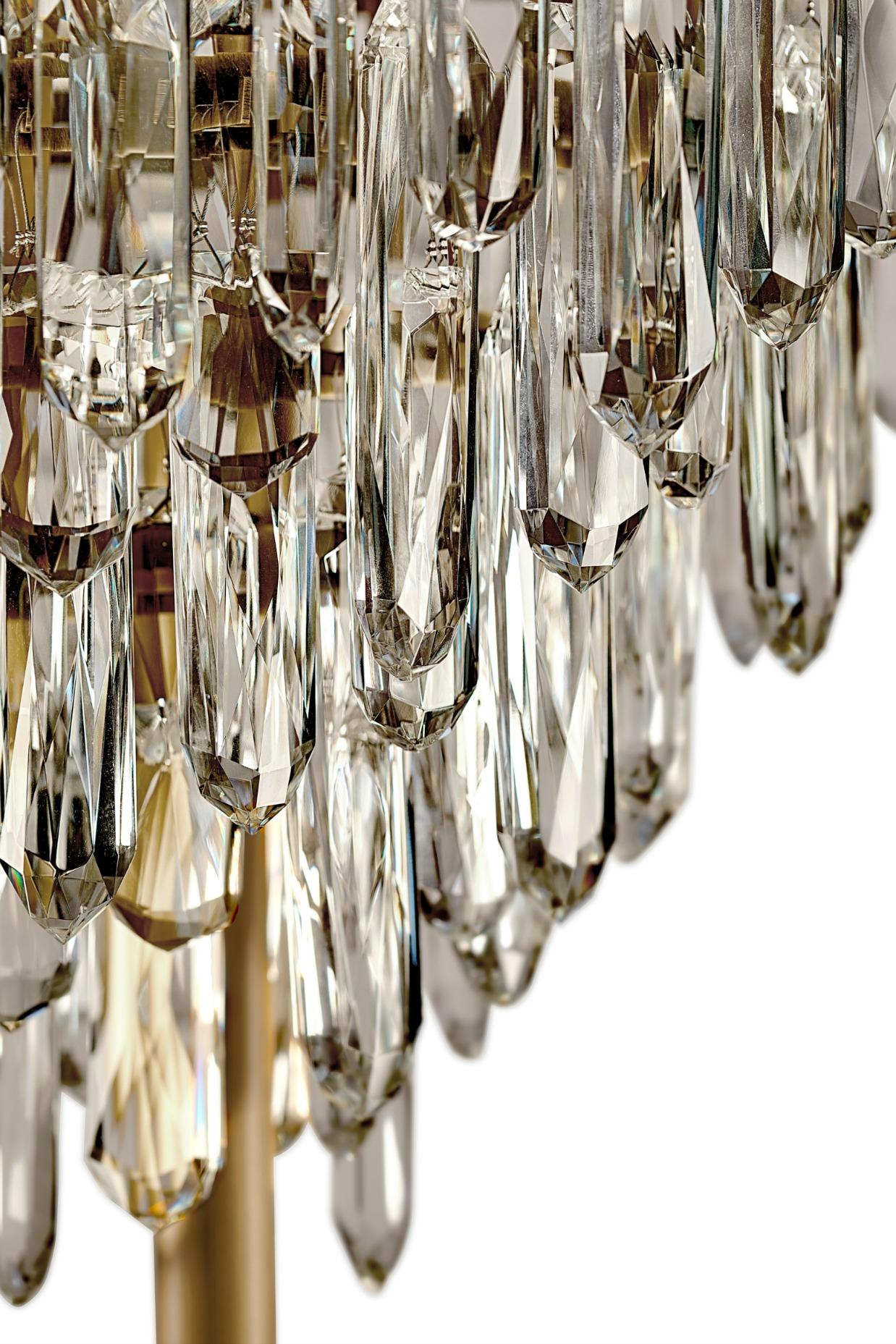 The allure of Mexico’s Giant Crystal Cave was the inspiration for NAICCA Floor Light, an accent lamp that represents the legend of crystal origins. The aged brushed brass structure and the Quartz crystal diffuser merge together to brighten any home