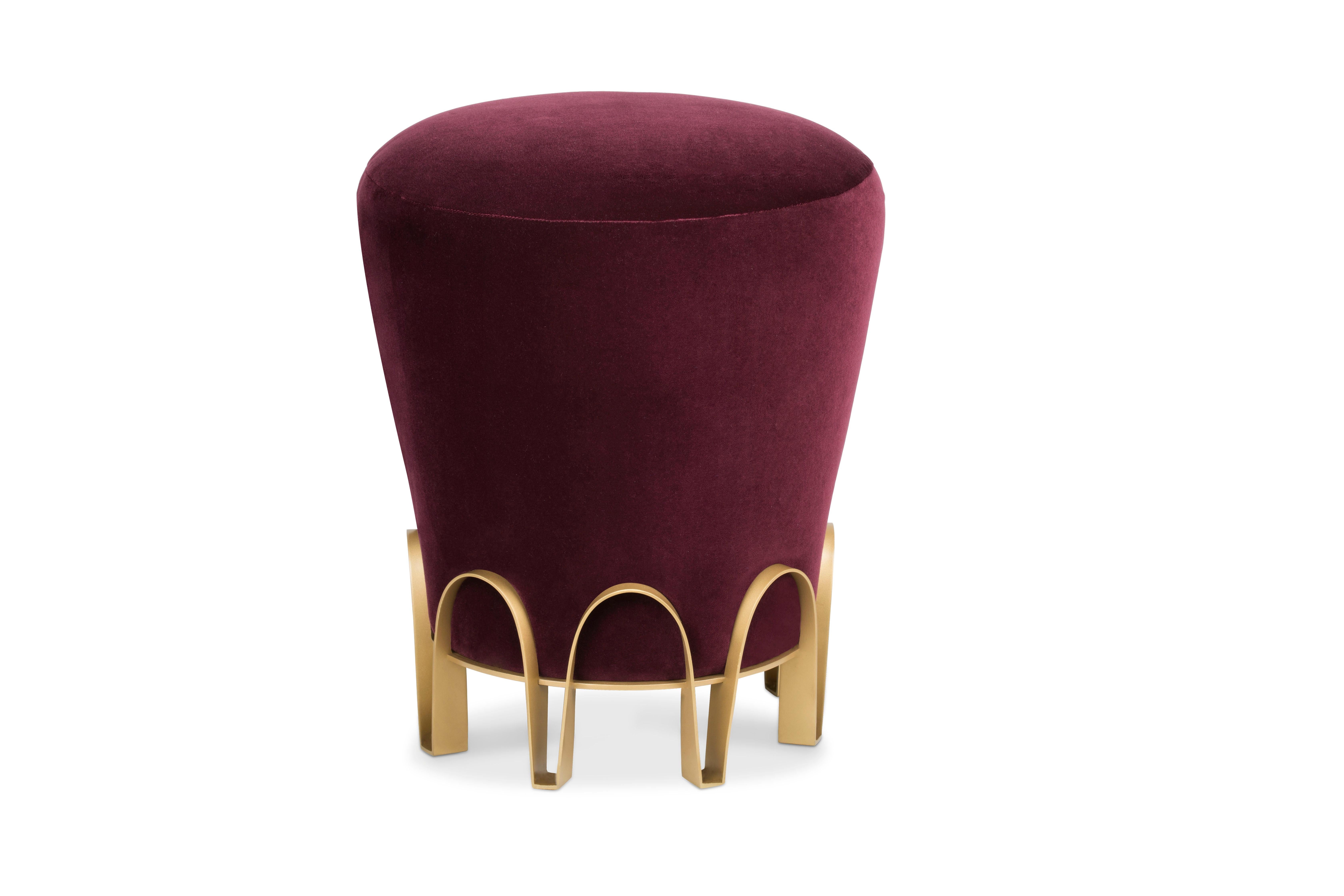 Rapa Nui is a seafaring civilization known for creating the famous Easter Island statues. NUI Stool honors these people in the shape of an impressive contemporary stool. Upholstered in cotton velvet and with a structure in brass, it will add a