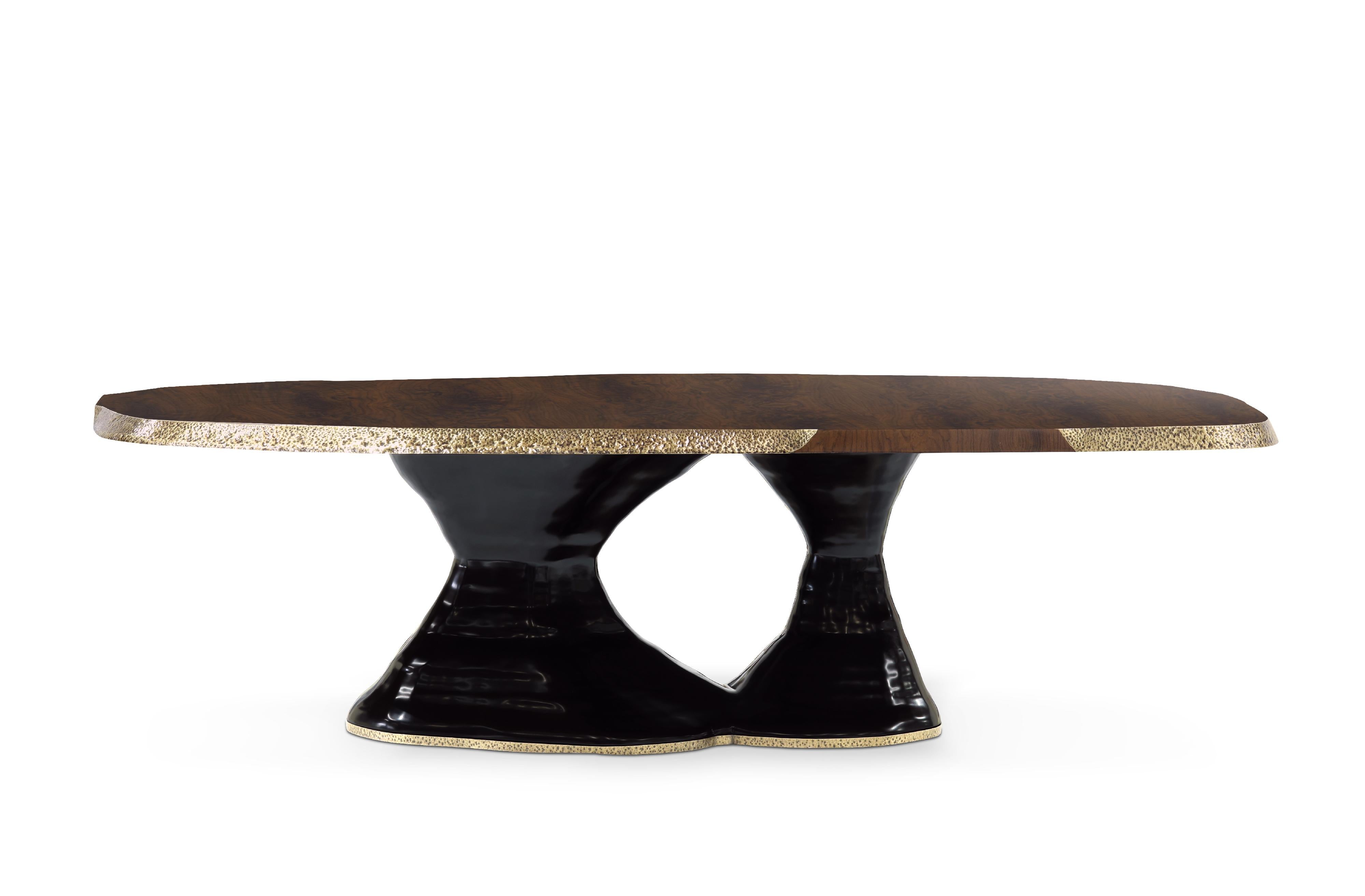 Monument Valley, in Arizona, is one of the greatest icons of the American West landscape. It inspired the creation of Plateau dining table. It features a top in walnut root veneer with a matte varnish & details in matte hammered brushed aged brass,
