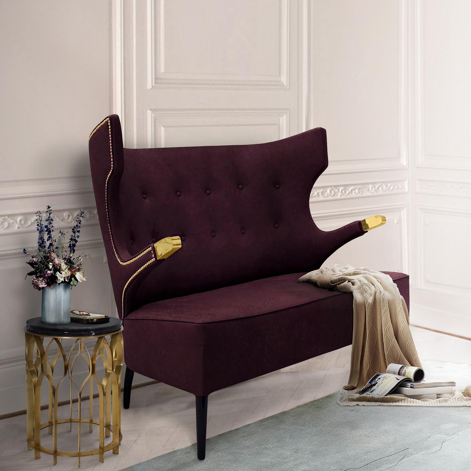 SIKA is a blend of strength & elegance, inspired in a deer specie rooted in Japan – where it is considered to be sacred. The most distinctive features are its reddish leather covered by brass tackles & the imposing arms & headrest, resembling the