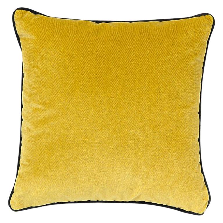 Brabbu Villutus Pillow in Mustard Velvet For Sale