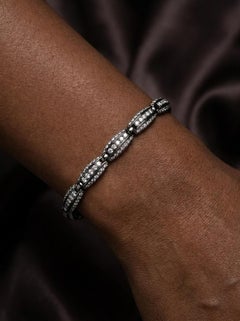 Pulsera de eslabones geométricos en oro blanco bruñido y diamantes
