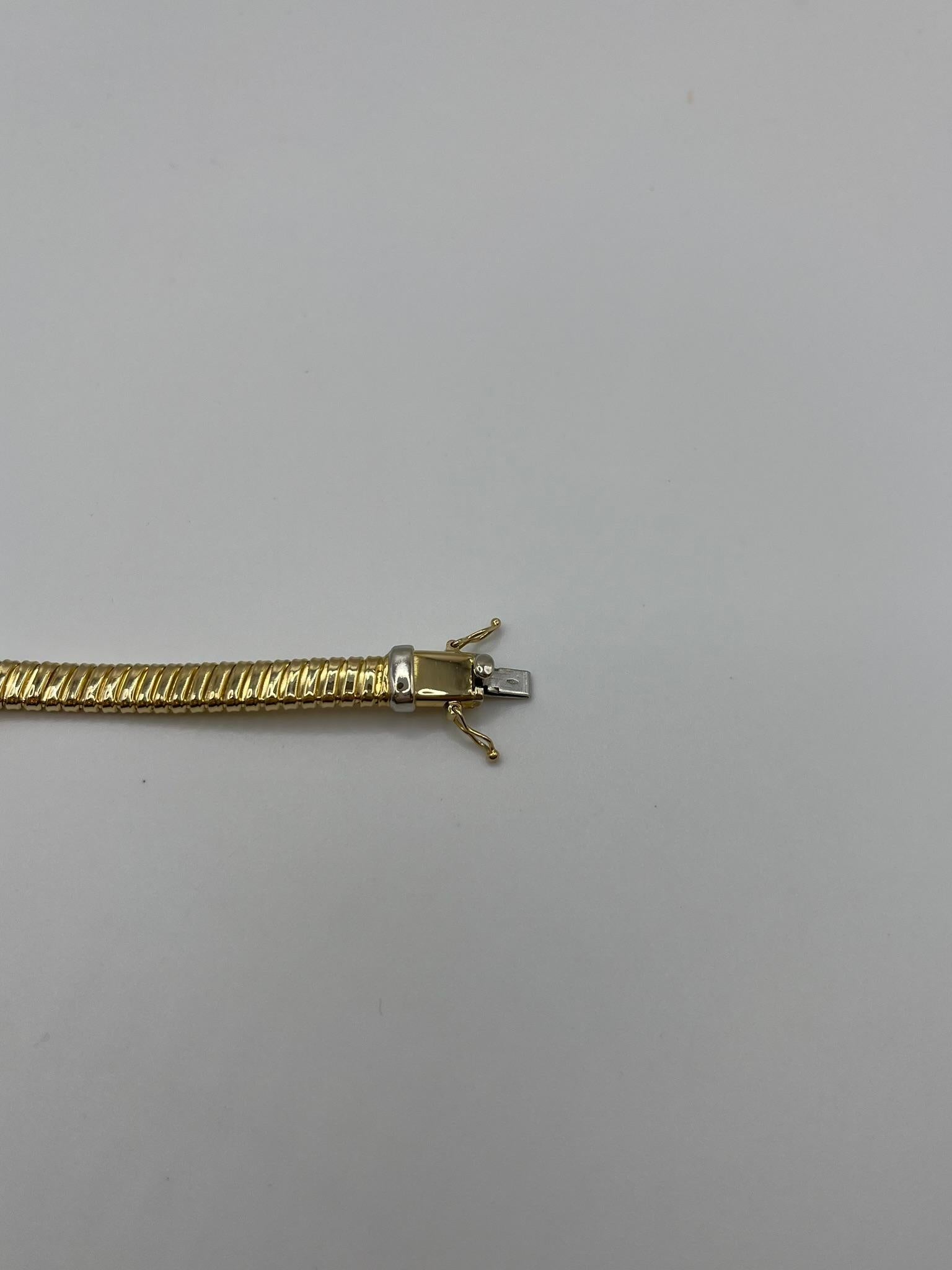 Pulsera Tubogas de oro amarillo y blanco de 18 quilates con diamantes en venta 4