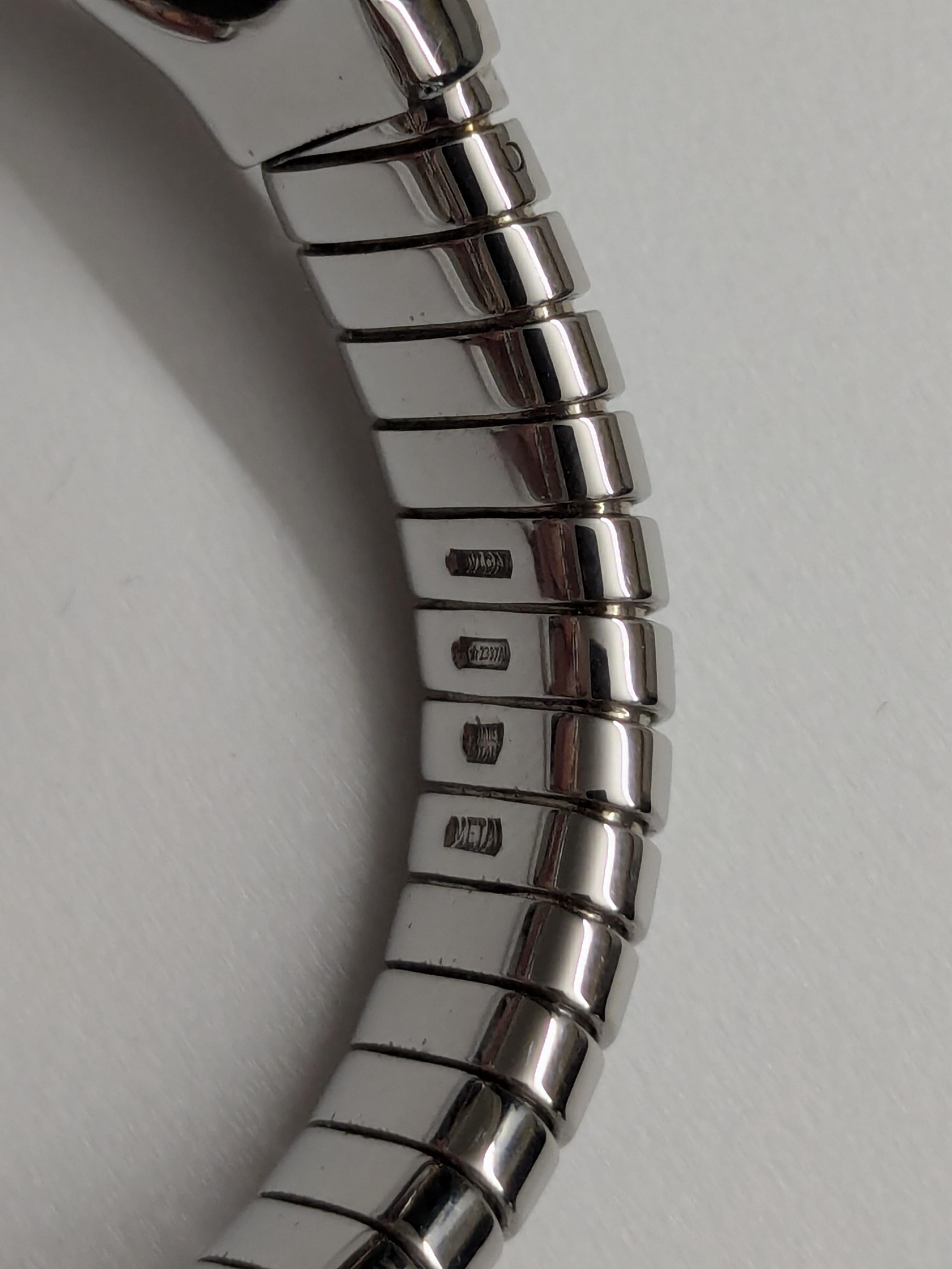 Bulgari bracelet Bvlgari collection-Bvlgari model Tubogas
Material steel and onyx
In Great Condition