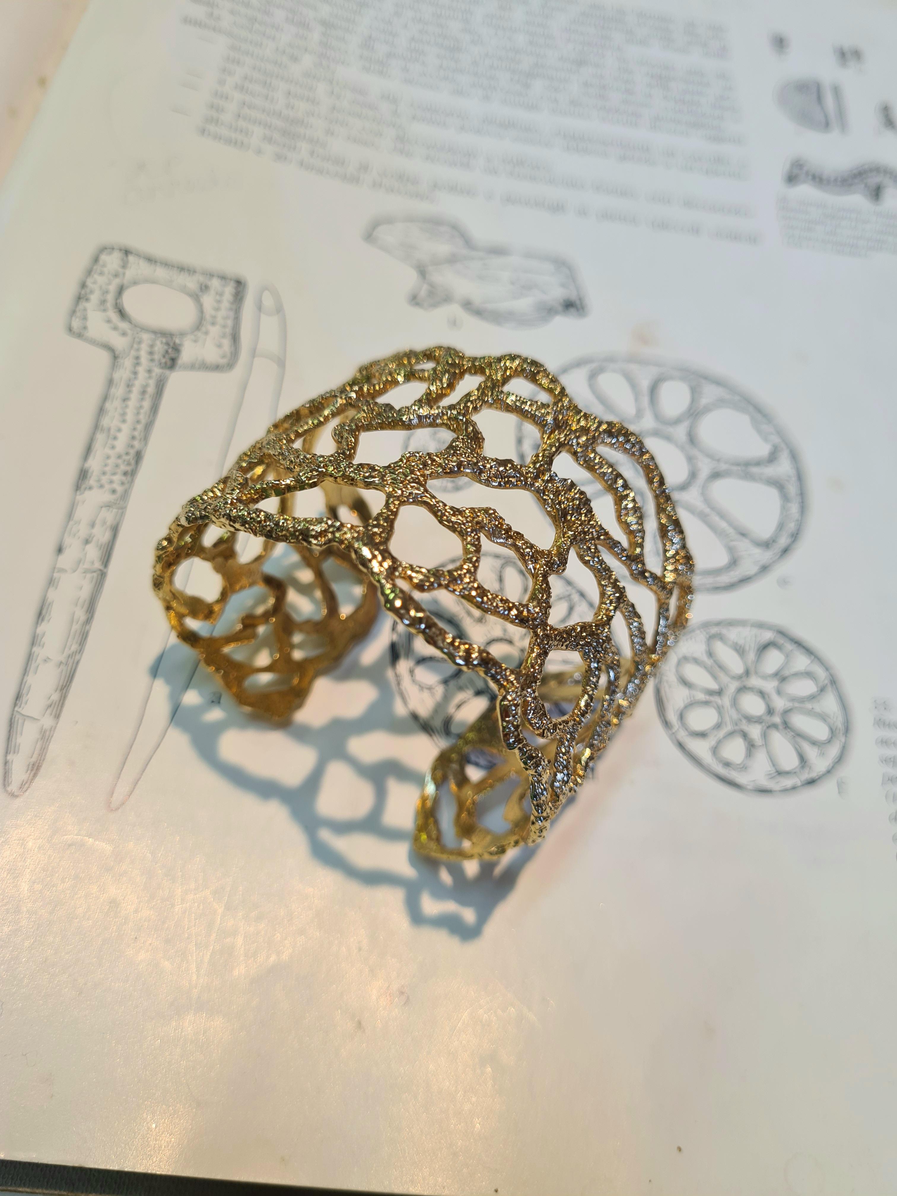 Bracciale Collezione Fascia Disco Traforato preistorico en vente 7