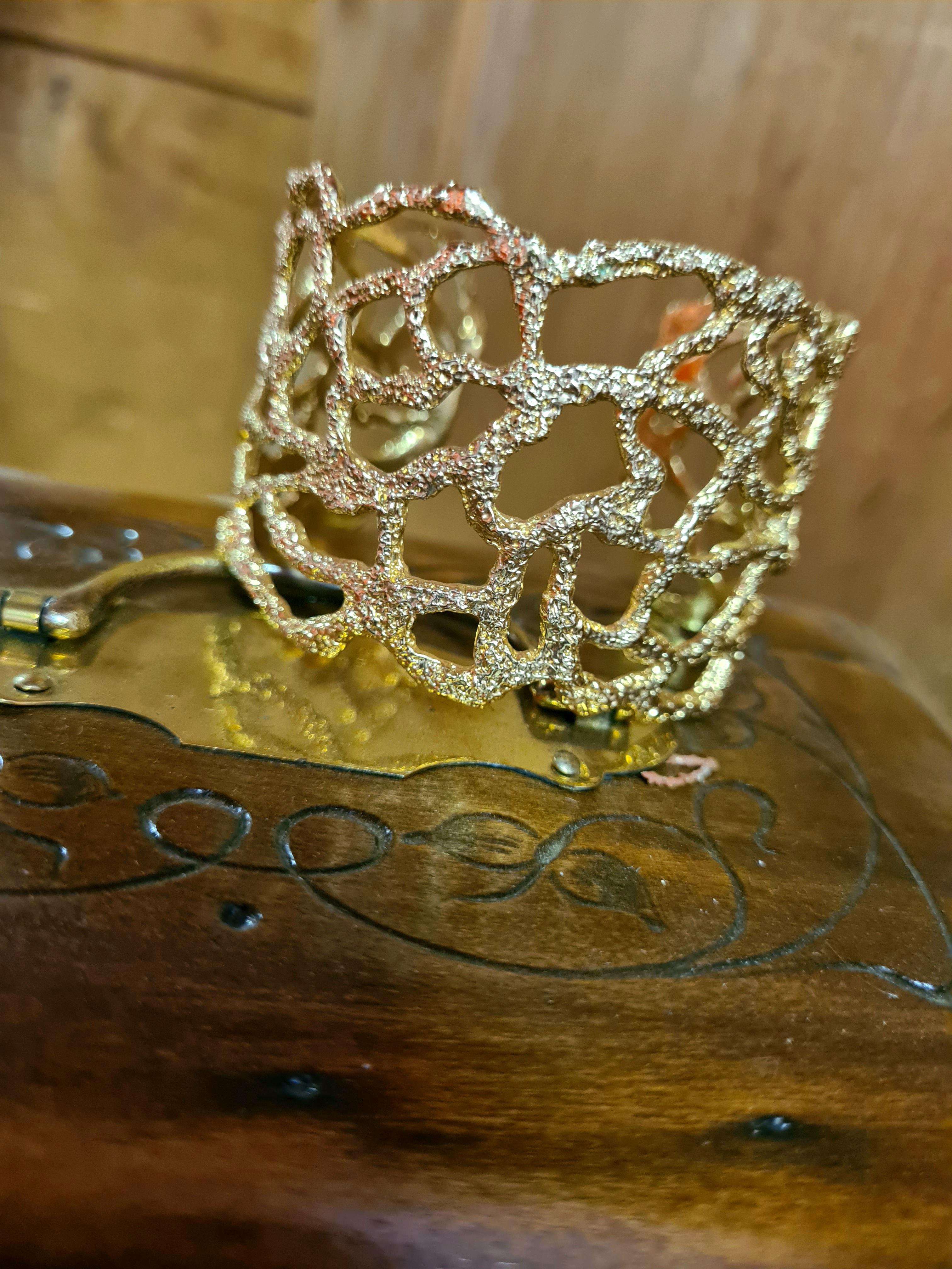 Bracciale Collezione Fascia Disco Traforato preistorico en vente 4