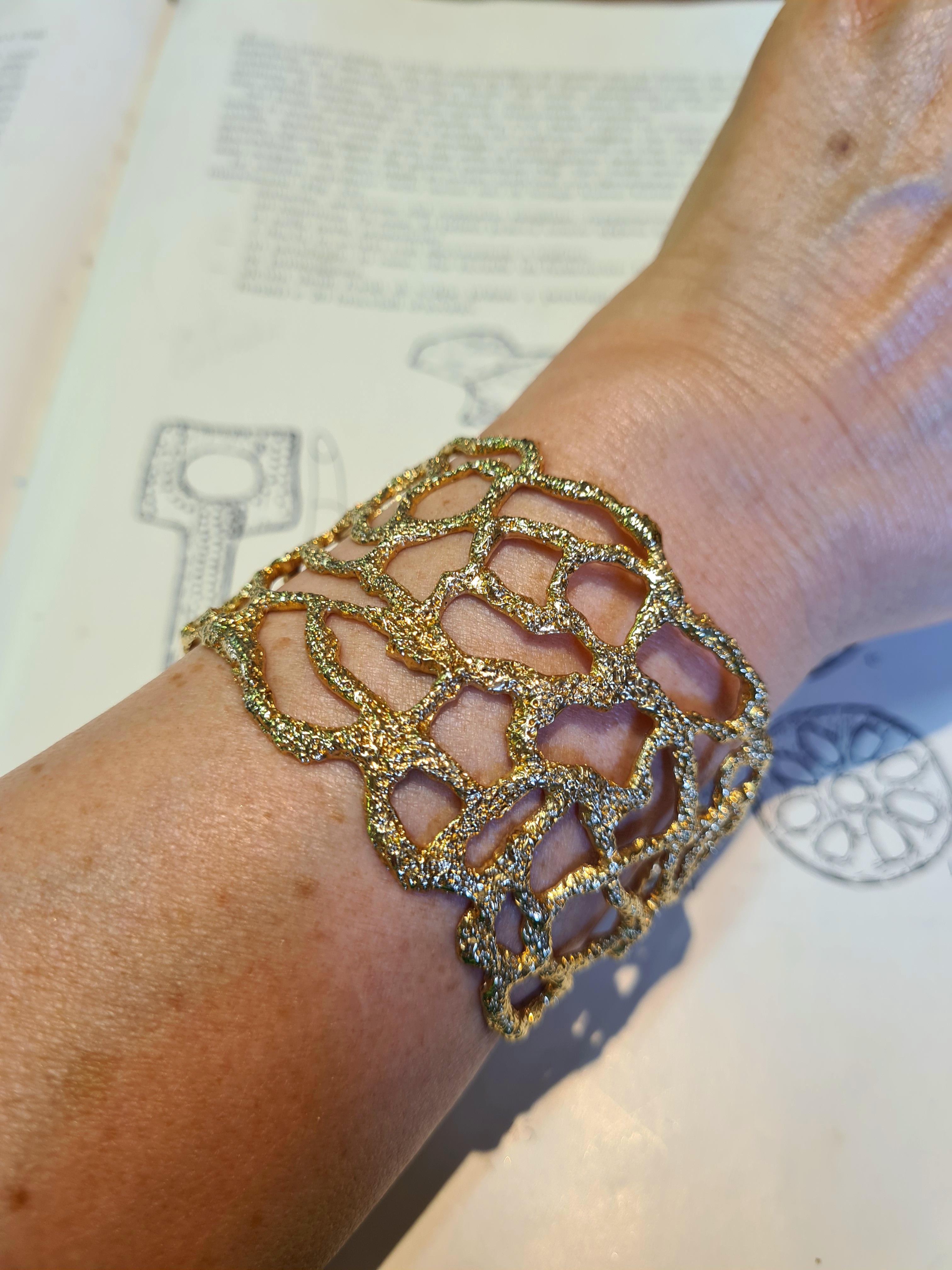 Bracciale Collezione Fascia Disco Traforato preistorico en vente 5