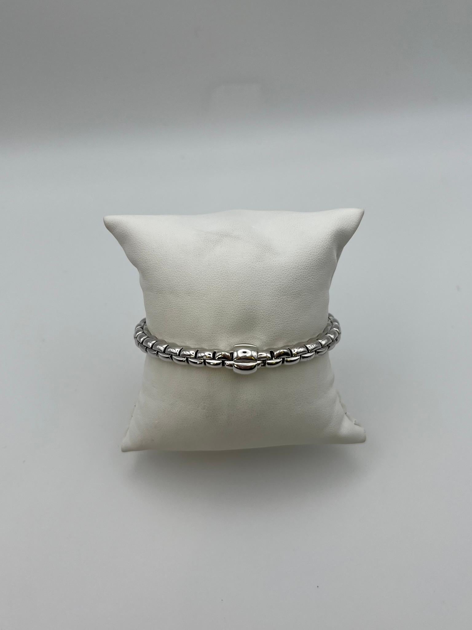 Modern Fope Flex'it bracelet in 18 kt white gold. For Sale