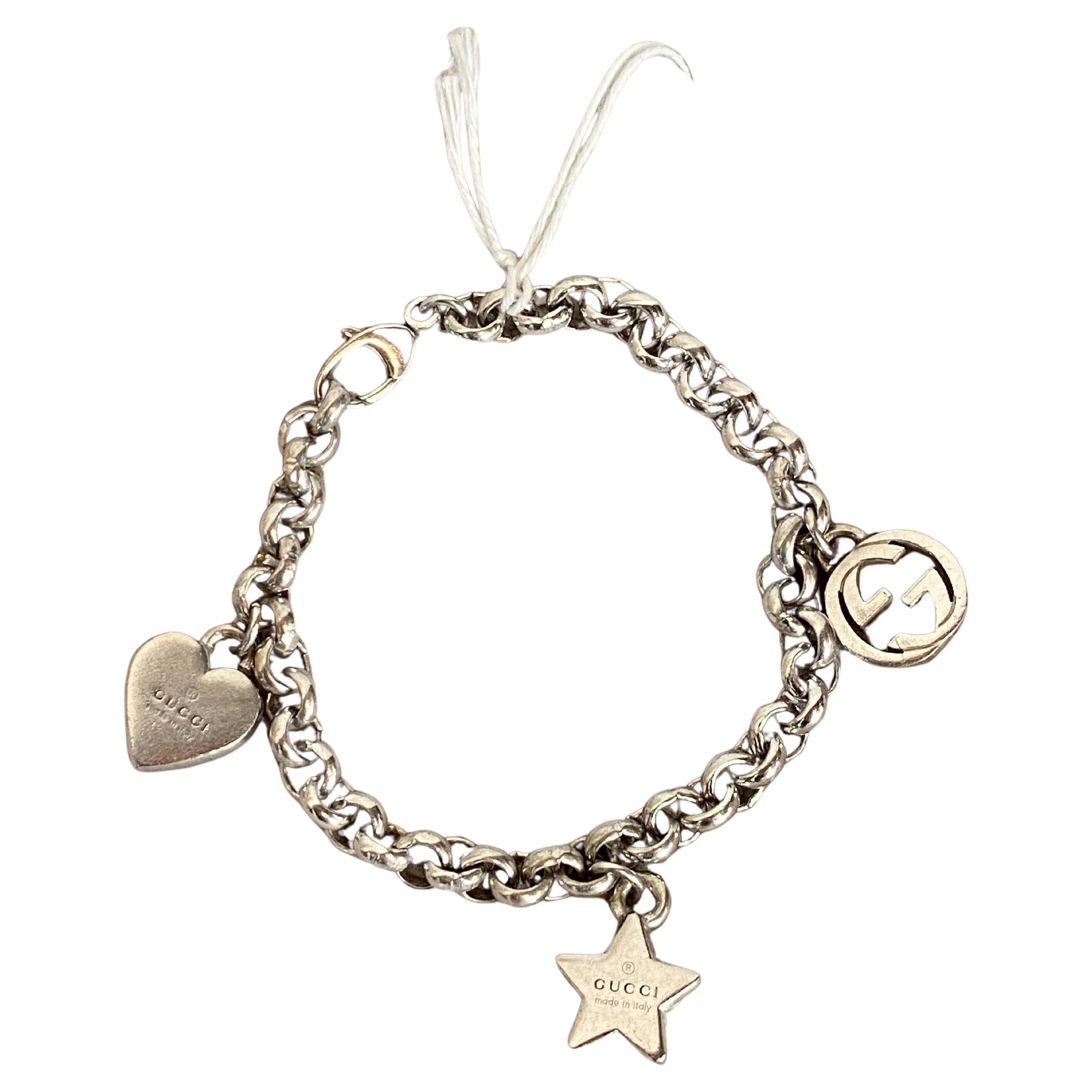 Bracciale Gucci con ciondoli in argento For Sale