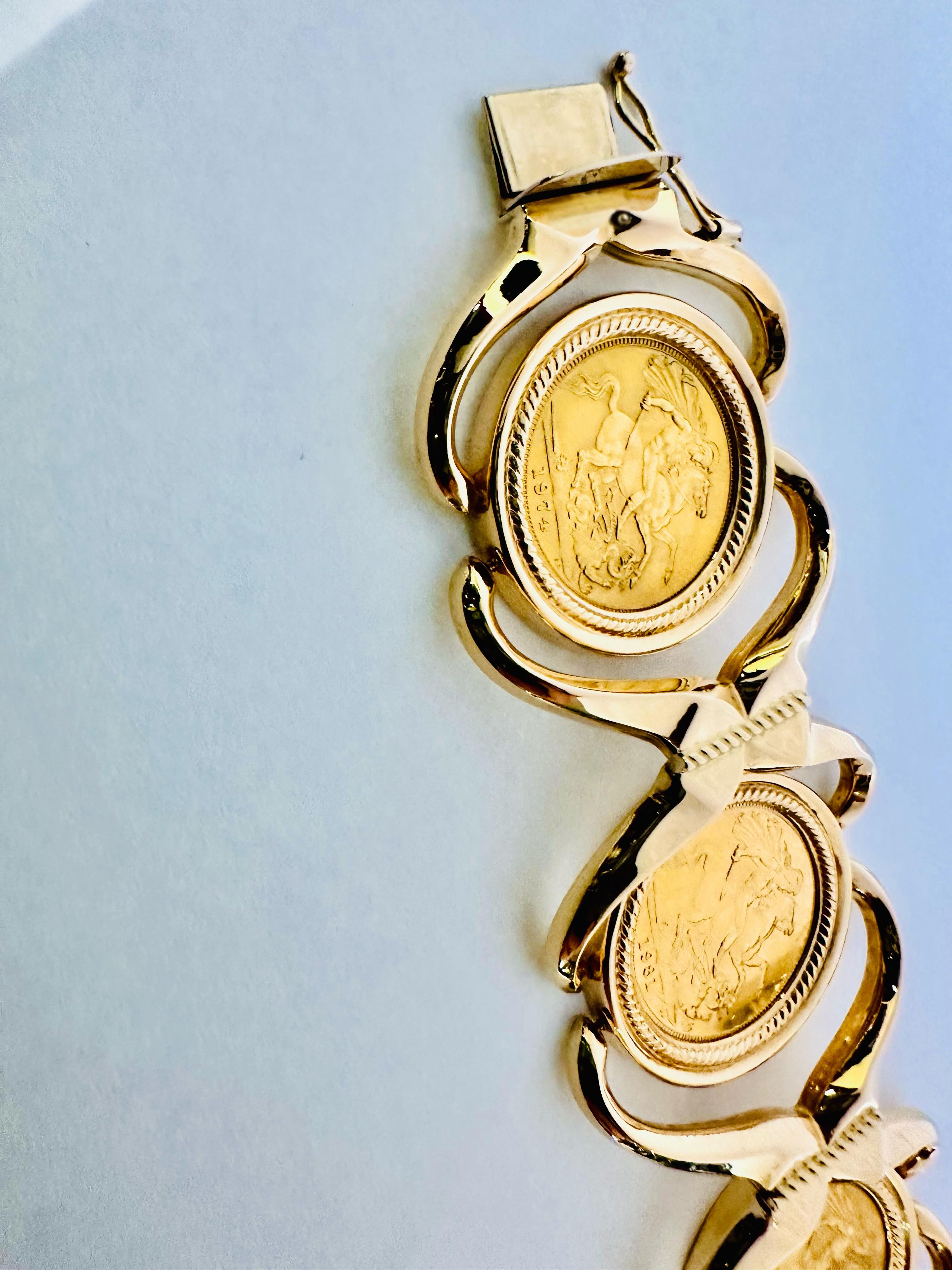 18kt Gold Bracelet with Original Sterling Pounds: History, Prestige and Luxury For Sale 9