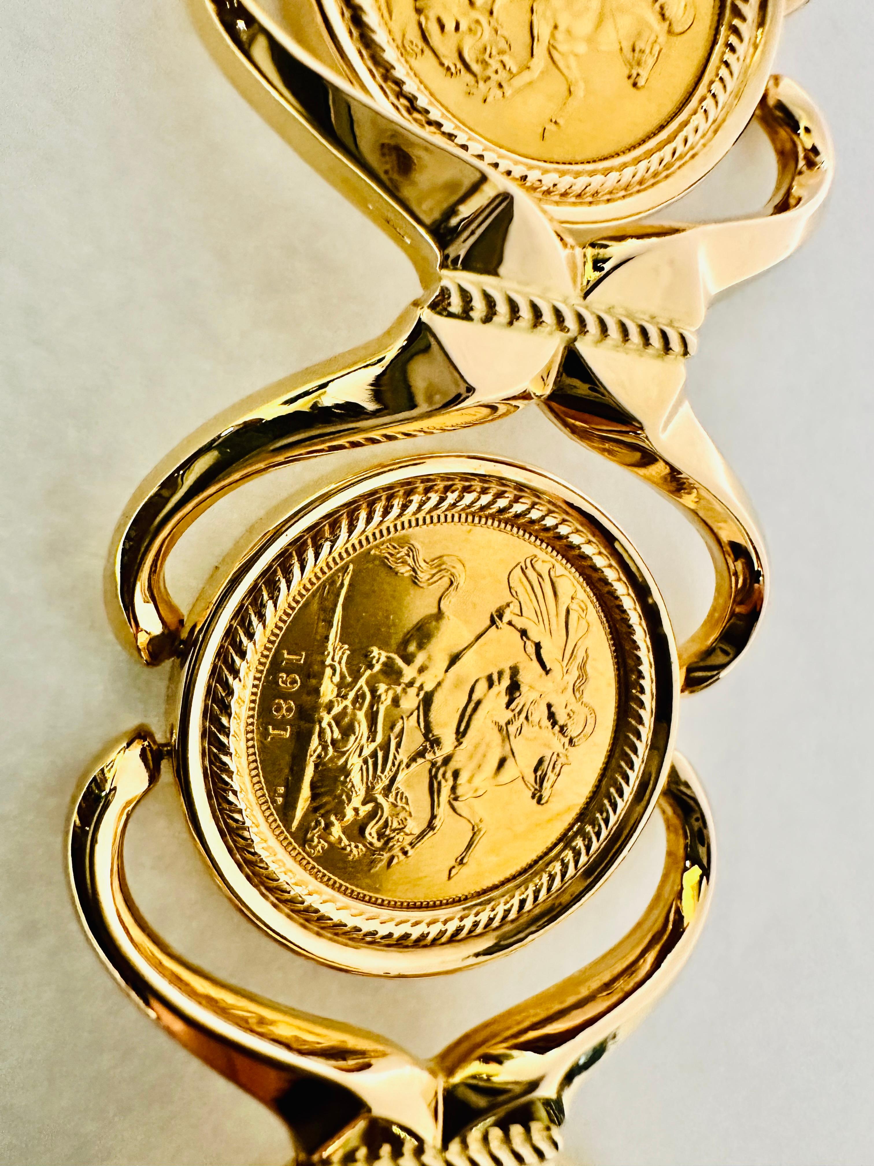 Women's 18kt Gold Bracelet with Original Sterling Pounds: History, Prestige and Luxury For Sale