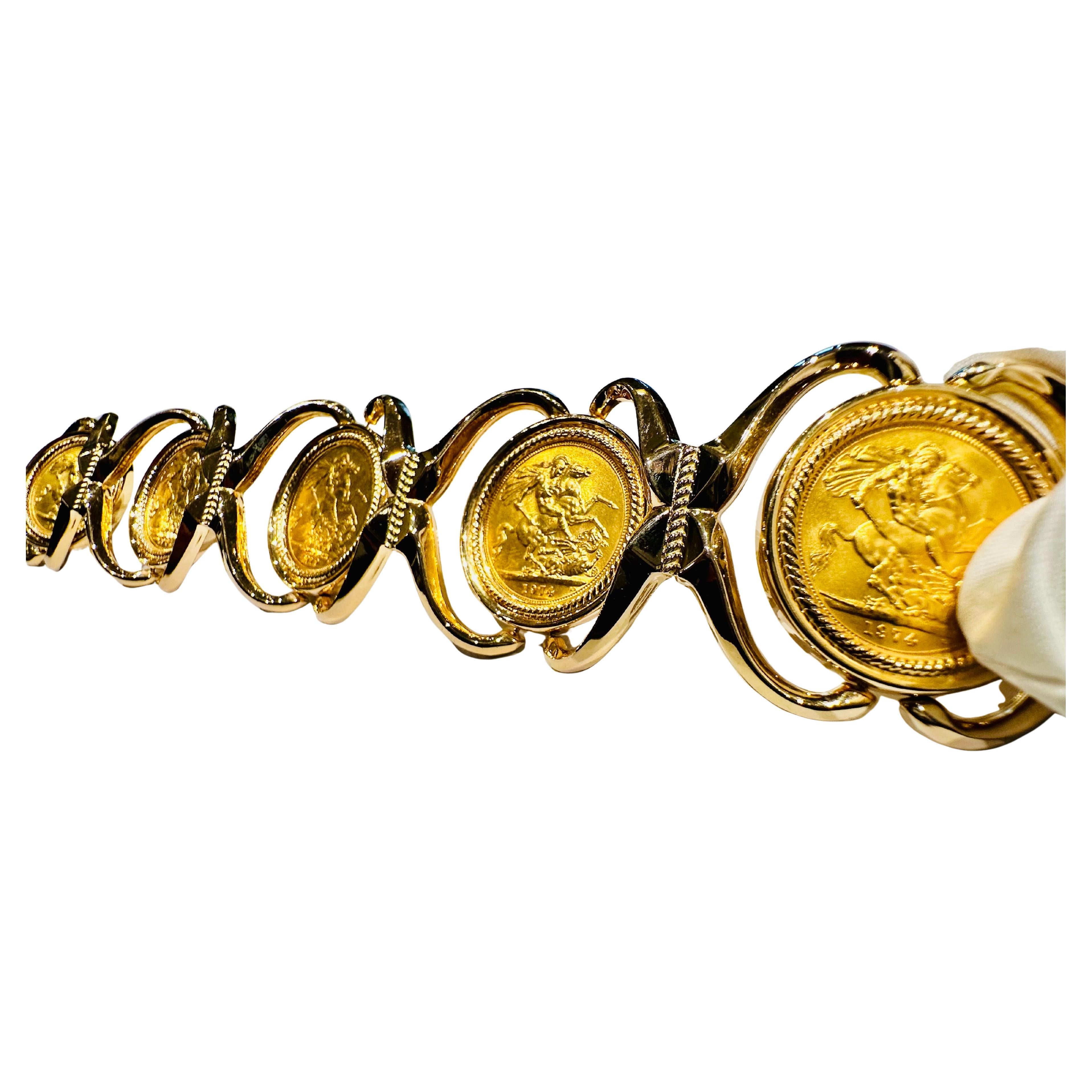 18kt Gold Bracelet with Original Sterling Pounds: History, Prestige and Luxury For Sale