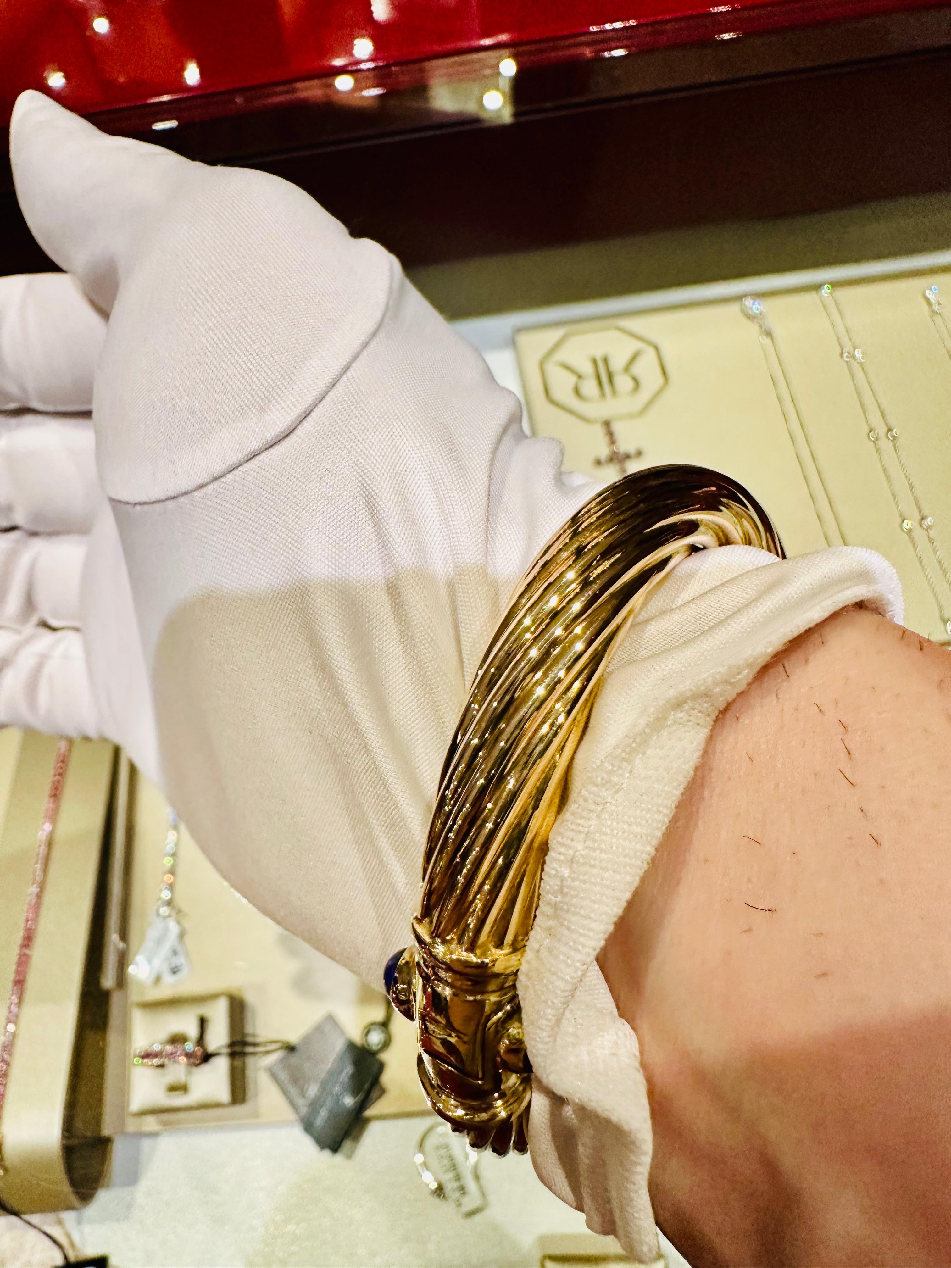 Bracciale in Oro Giallo 18 kt con Teste Levriero – Simbolo di Eleganza e Forza For Sale 1