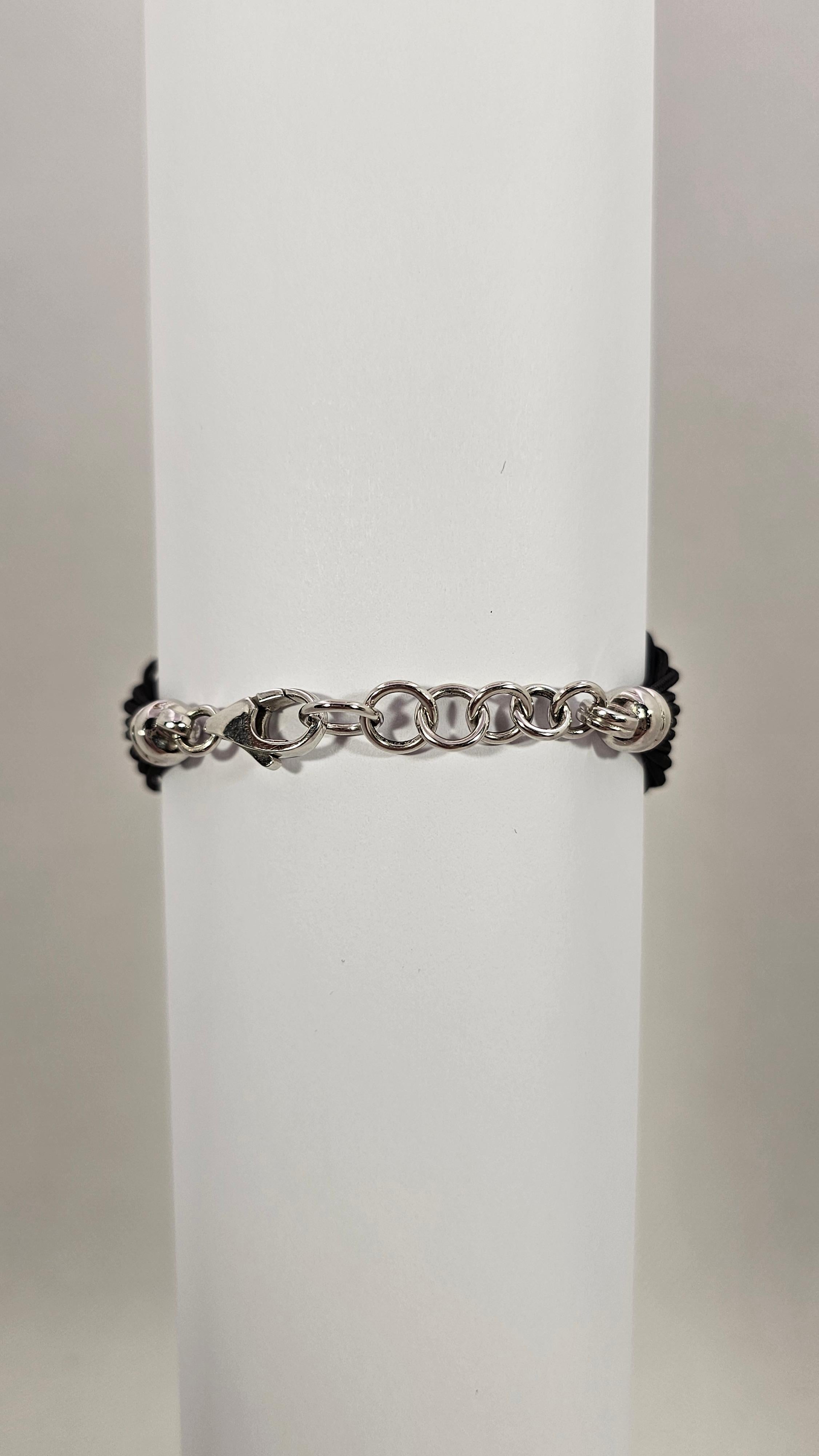 A distinctive cuff bracelet made of 18Kt white gold, Diamonds and sea line.
This bracelet is composed of 14 strands of line joined together by white gold elements with a nautical theme. 
There are in fact four fish and a starfish, each of which is