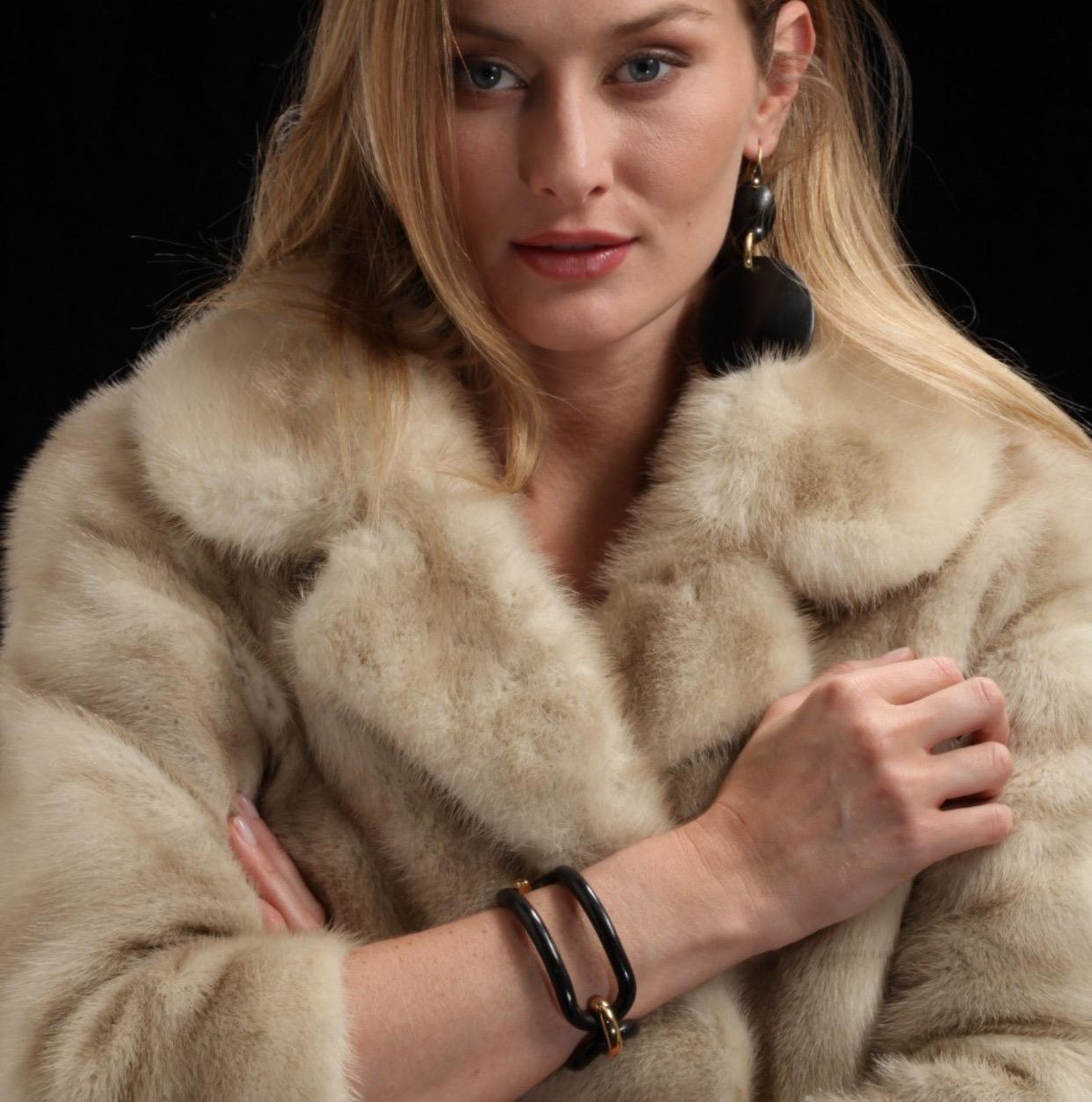 Bracciale Micheletto in Ebano Lucido con Cavallotti in Argento Placcato Oro 18kt in vendita 11