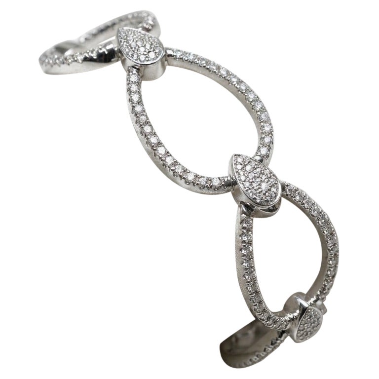 Large-link bracelet in 18kt white gold and diamonds