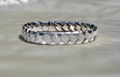 Pulsera de cinta semirrígida de oro blanco y diamantes