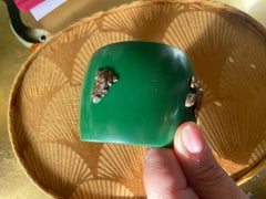 pulsera rígida de baquelita verde y Menuki