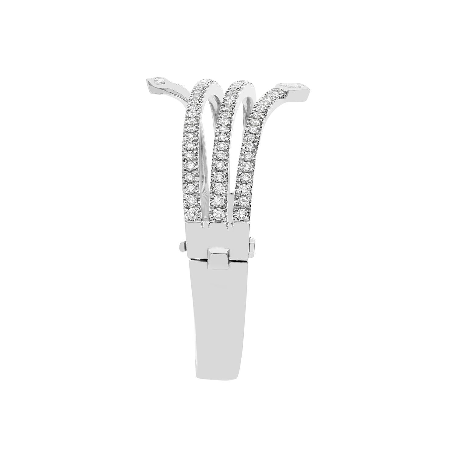 Contemporain Bracelet rigide en or jaune 18kt avec diamants blancs en vente