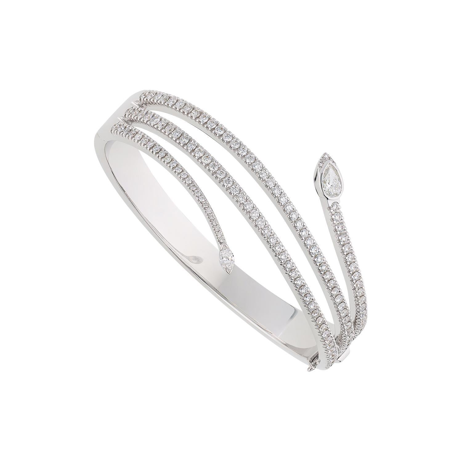 Round Cut Bracelet rigide en or jaune 18kt avec diamants blancs en vente